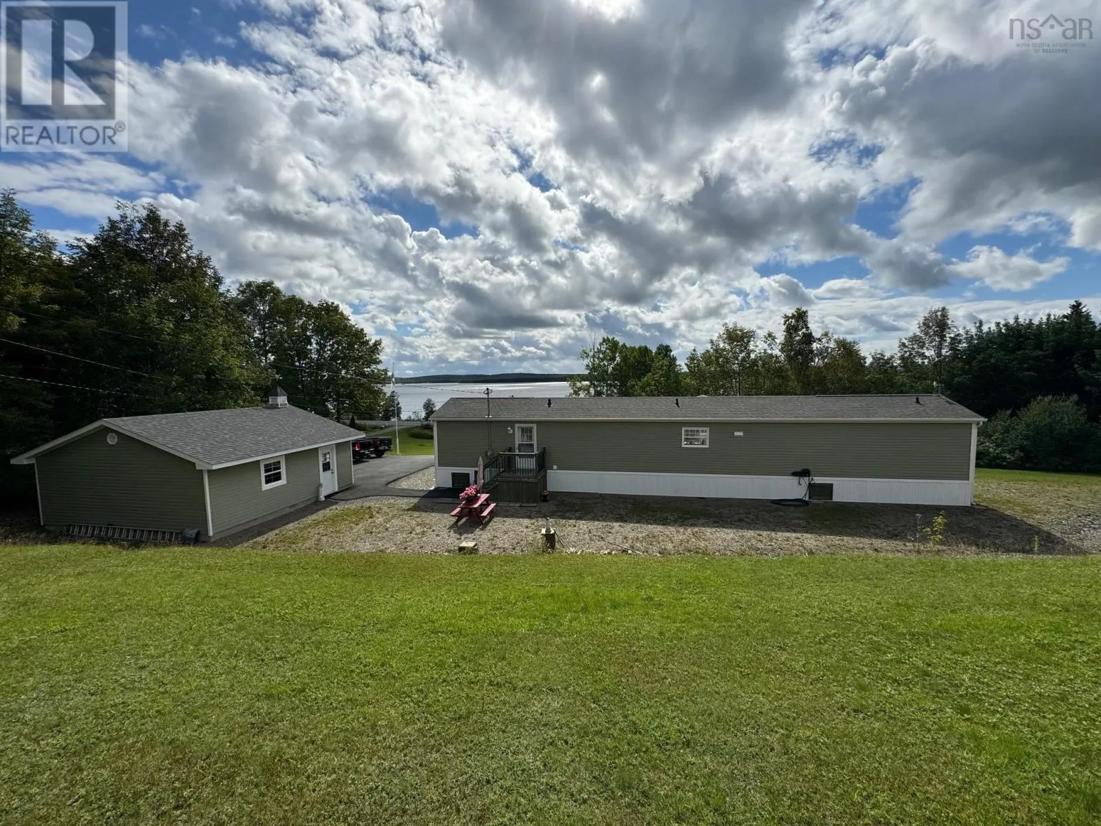 10335 Highway 105
