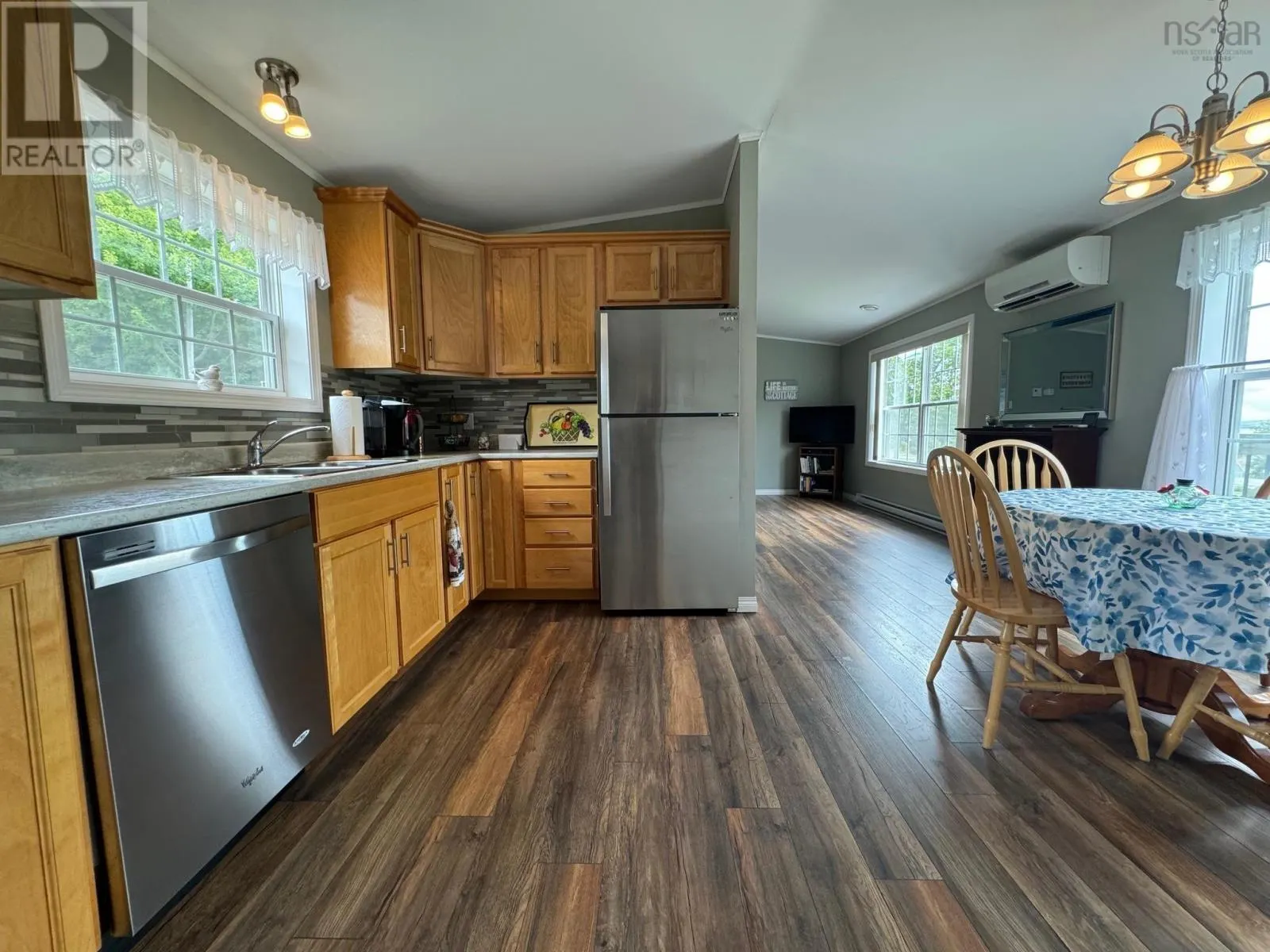 10335 Highway 105