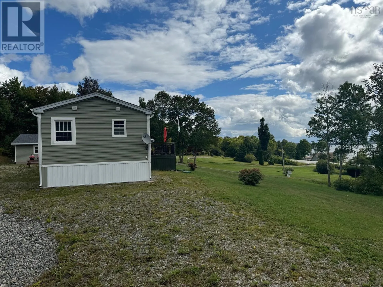 10335 Highway 105