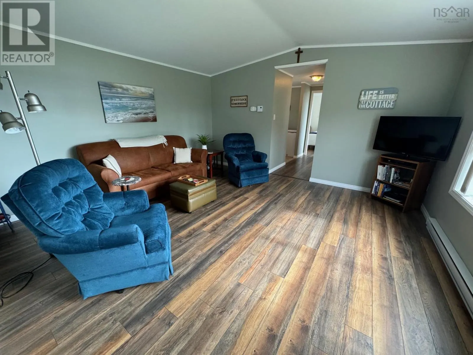 10335 Highway 105