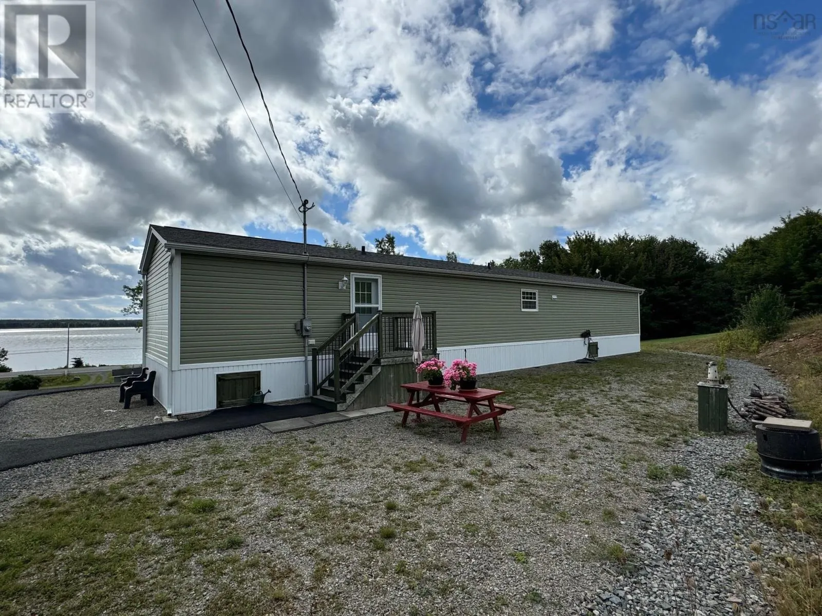 10335 Highway 105