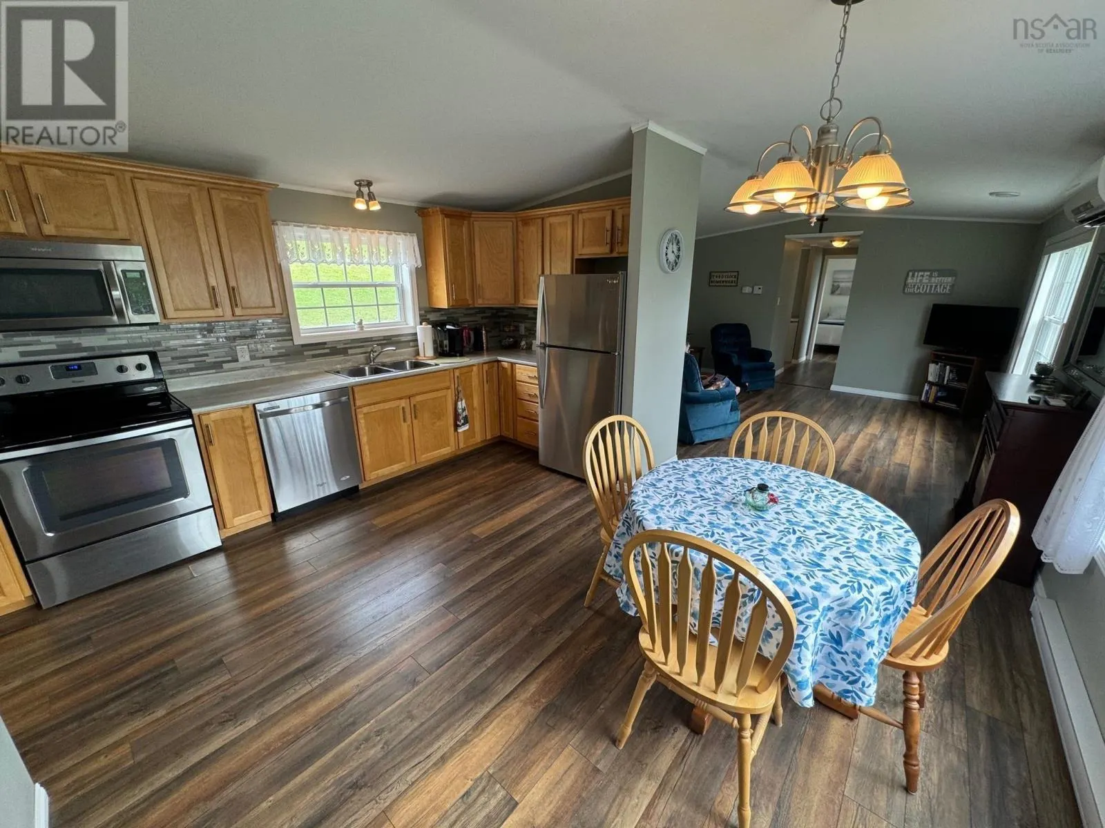 10335 Highway 105
