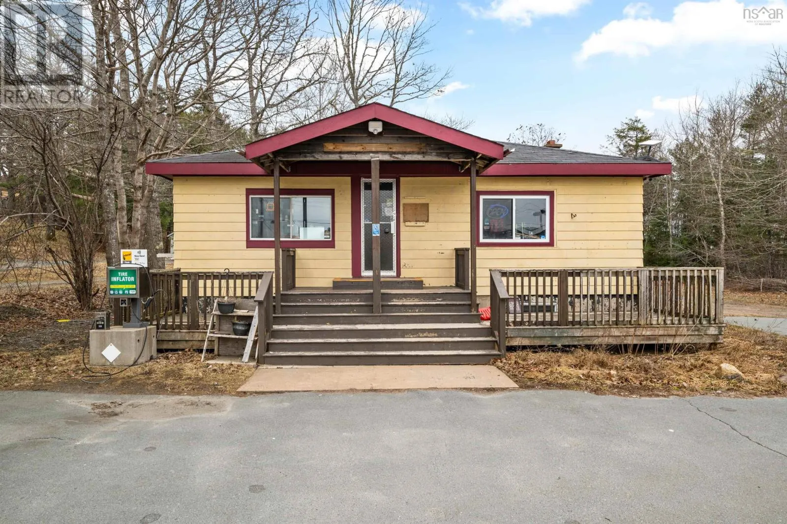 9645 Highway 8