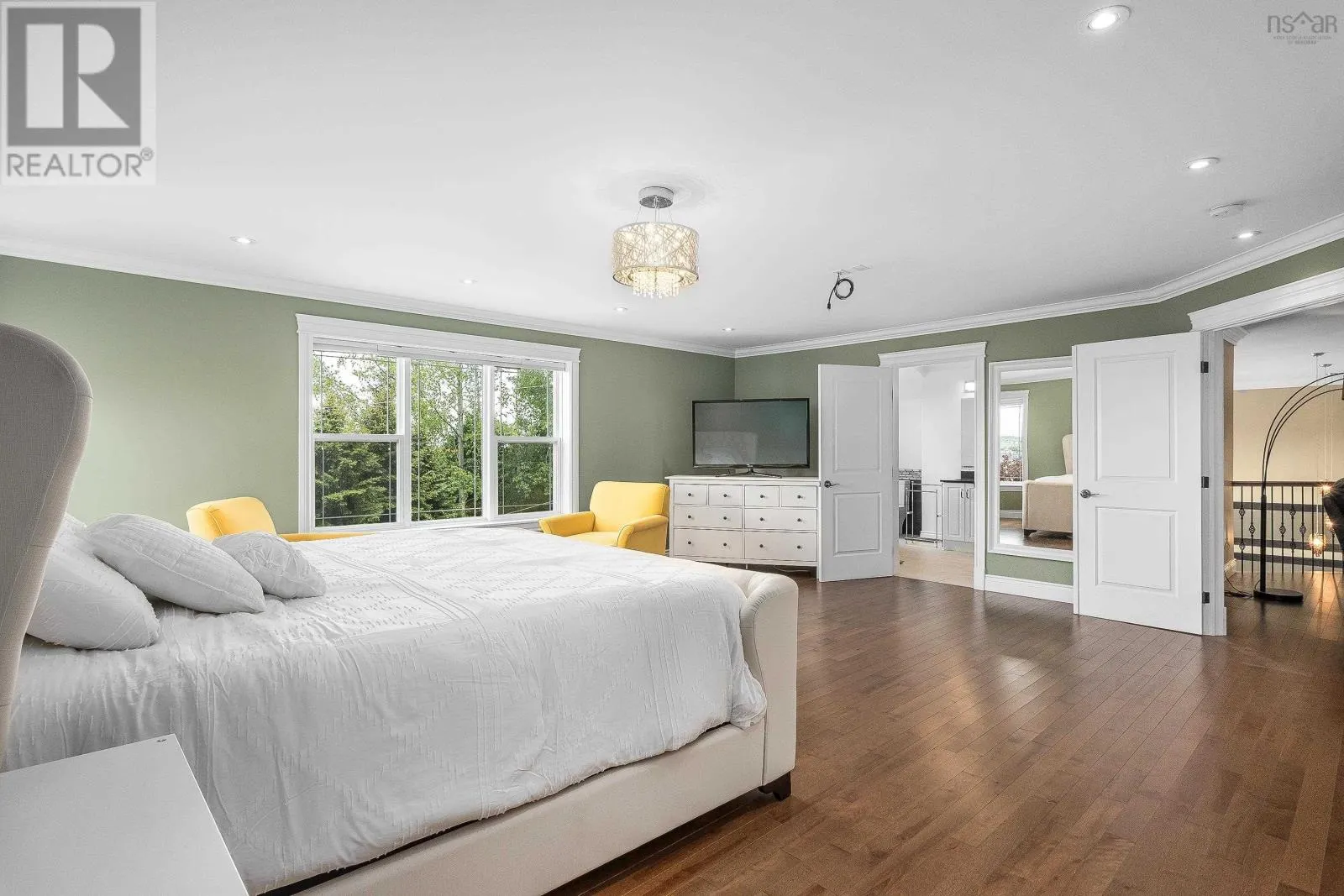 44 Admiral Cove Drive