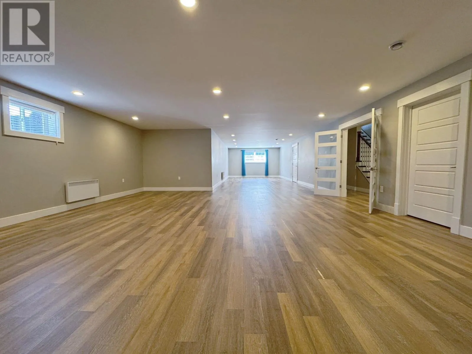 33 St. George Crescent
