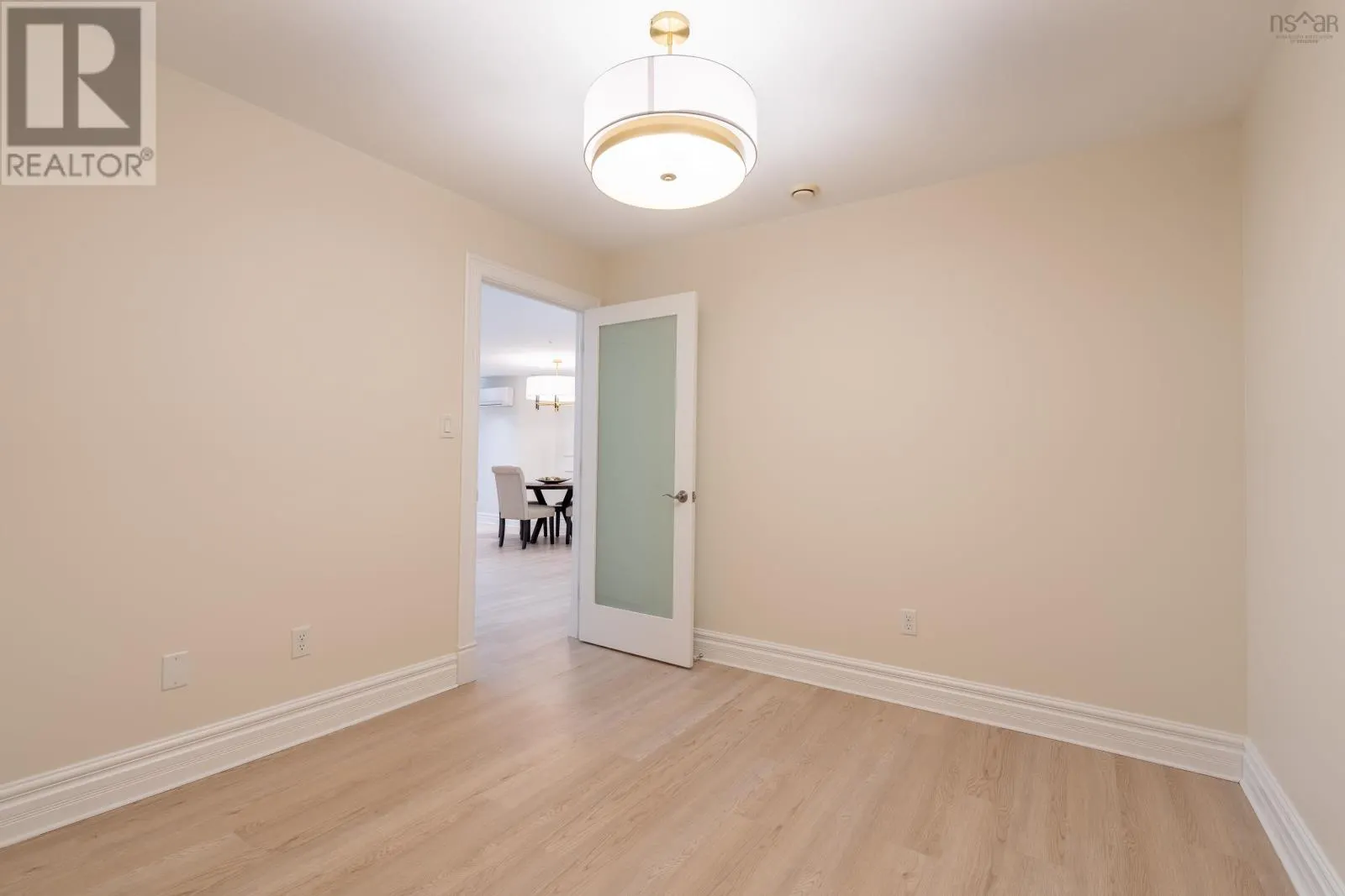 207 89 Pebblecreek Crescent