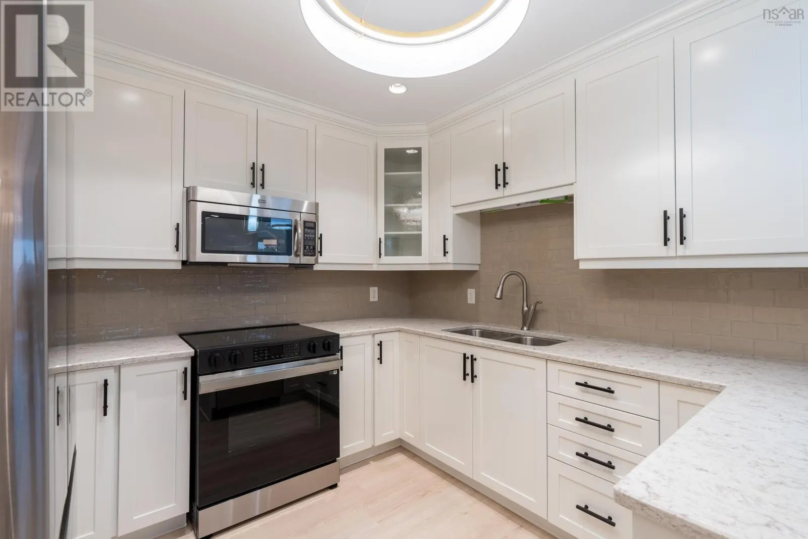 207 89 Pebblecreek Crescent