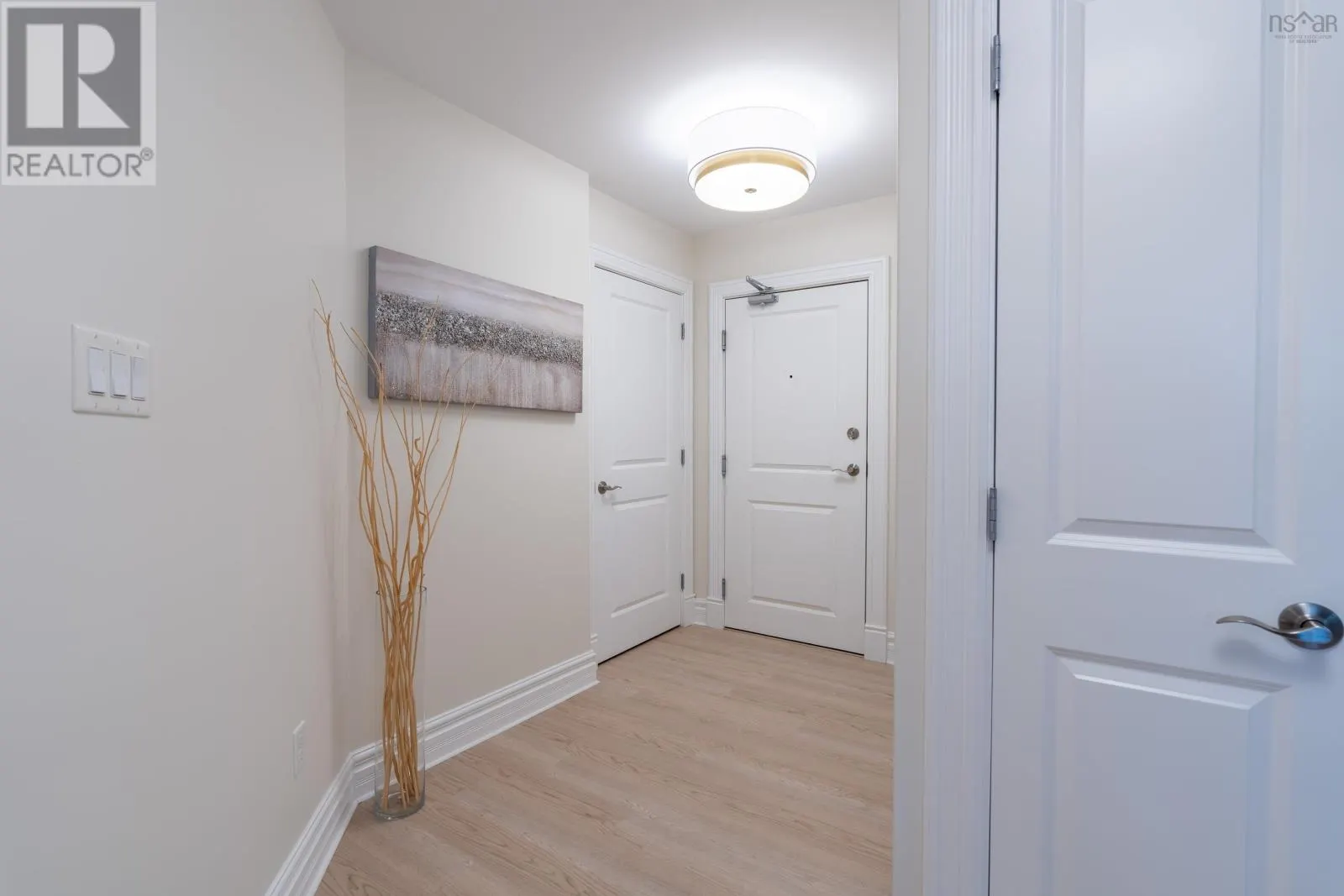 207 89 Pebblecreek Crescent