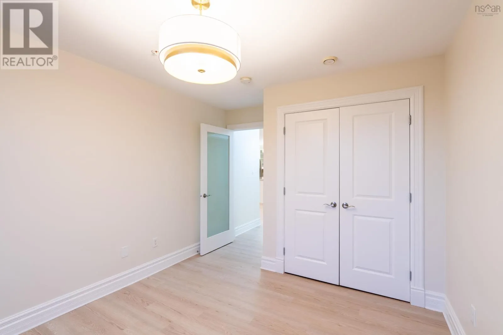 207 89 Pebblecreek Crescent