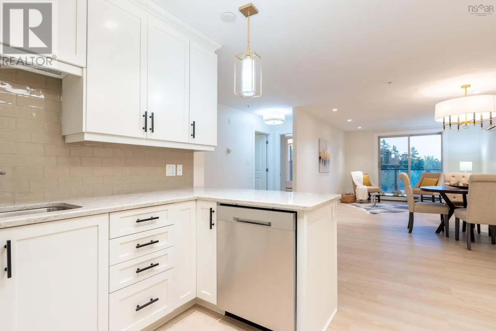 207 89 Pebblecreek Crescent