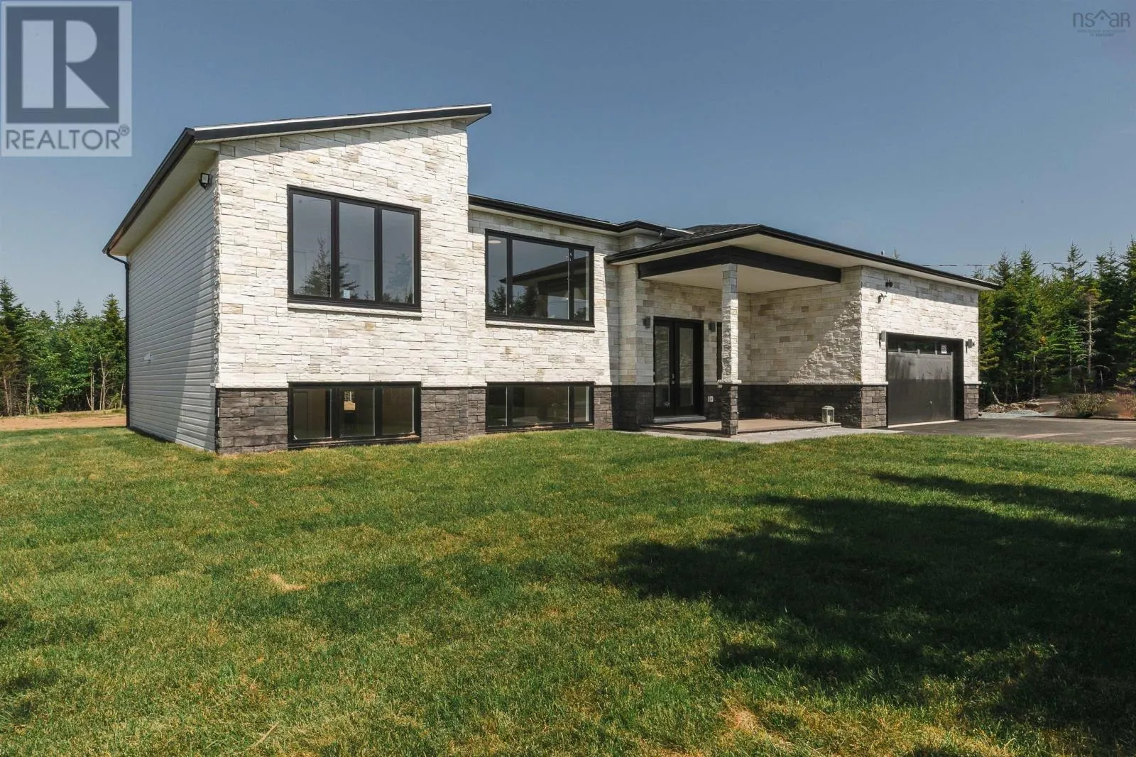 414 Canoe Crescent