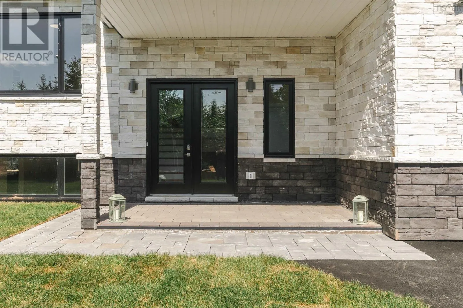 414 Canoe Crescent