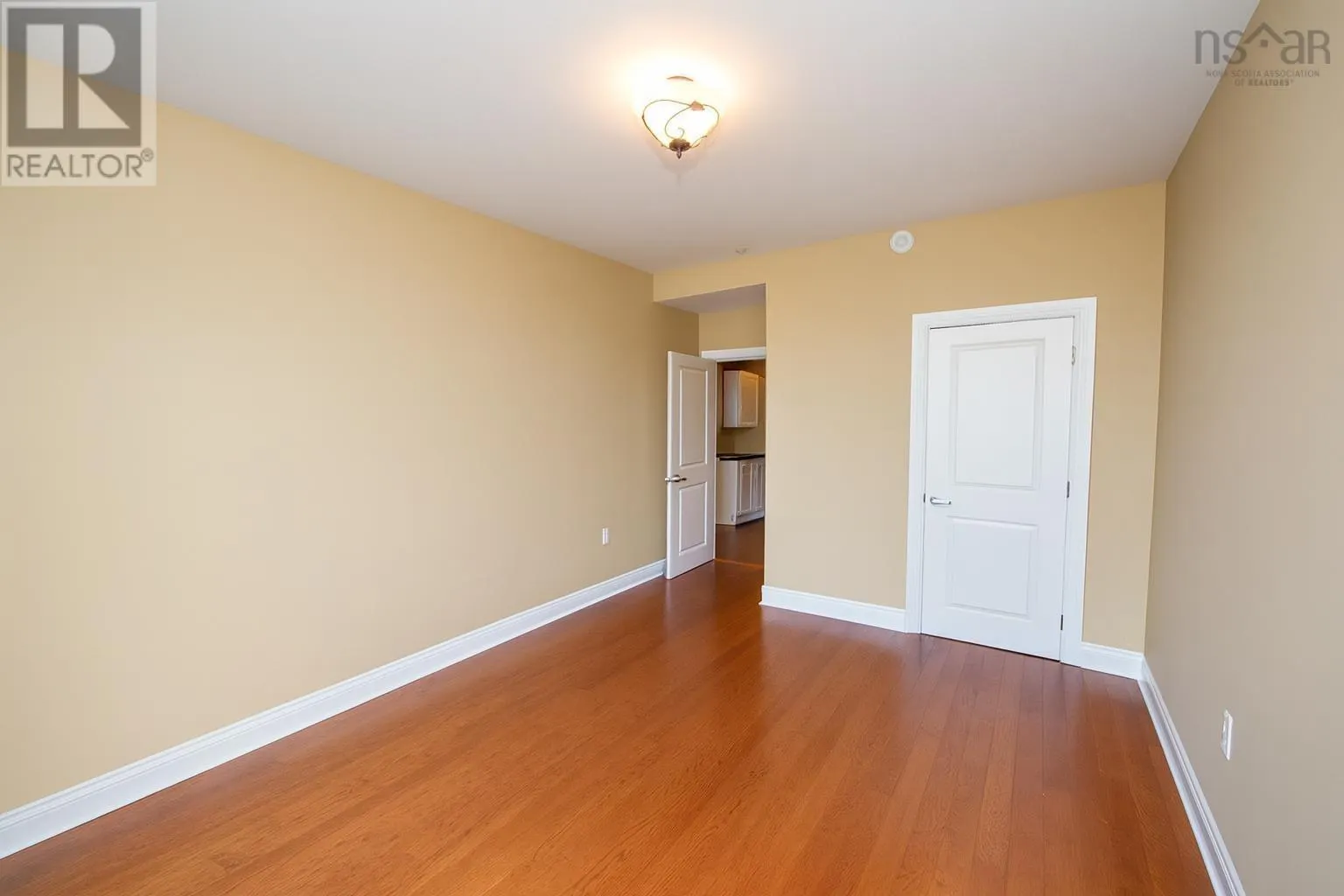 105 168 Green Village Lane