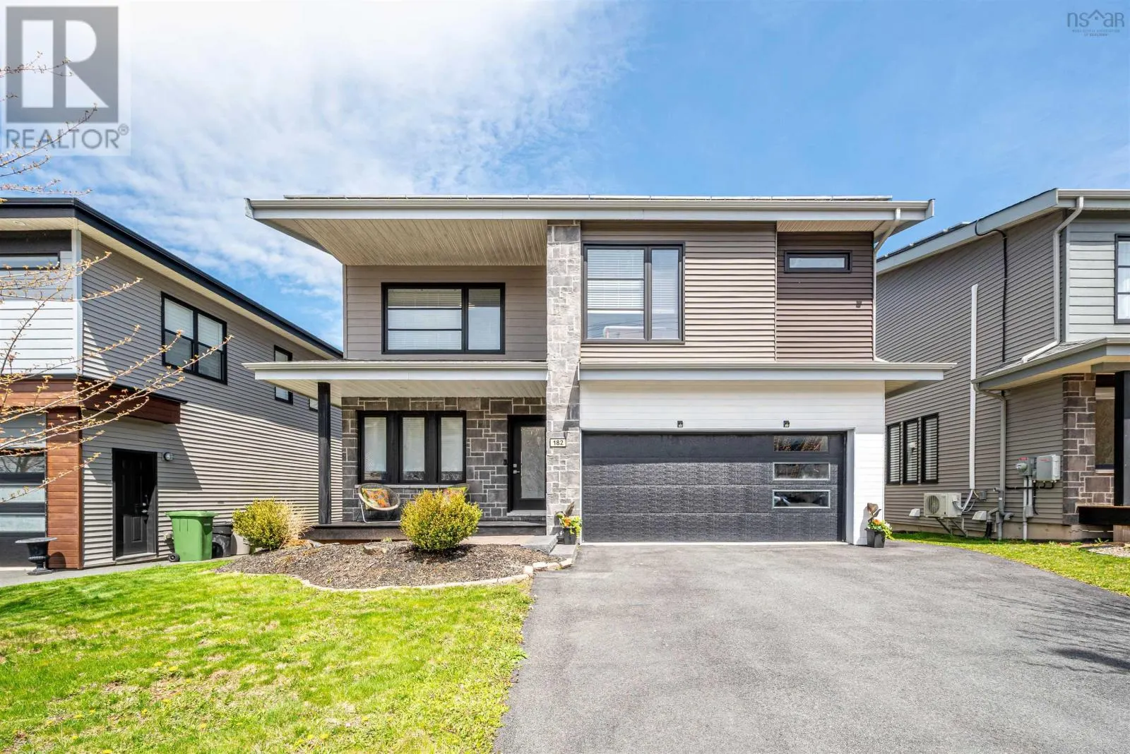 182 Amesbury Gate