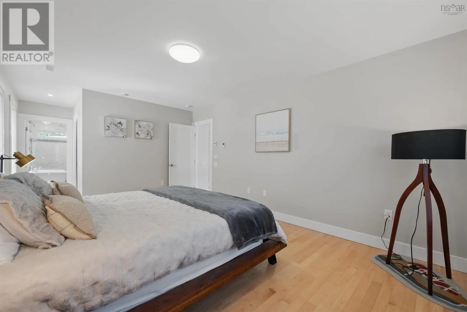 182 Amesbury Gate