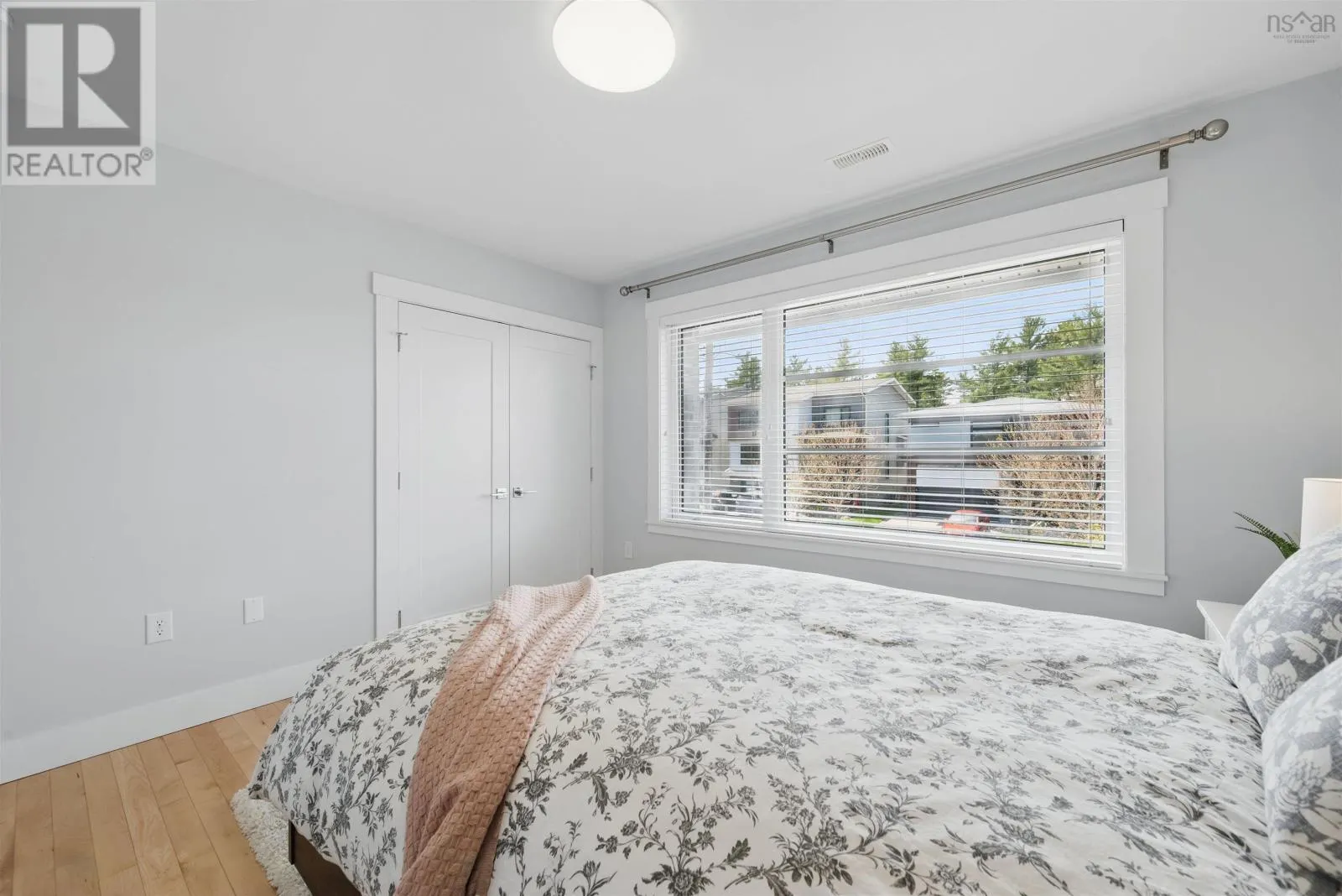 182 Amesbury Gate