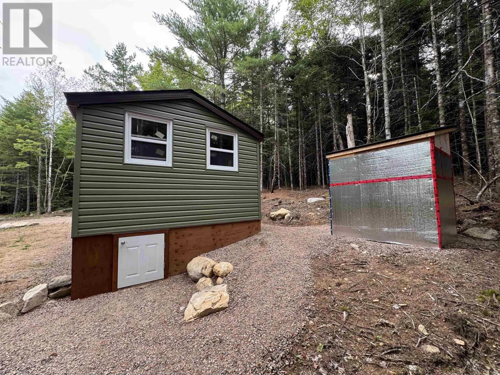 126 Middle Lake South Road
