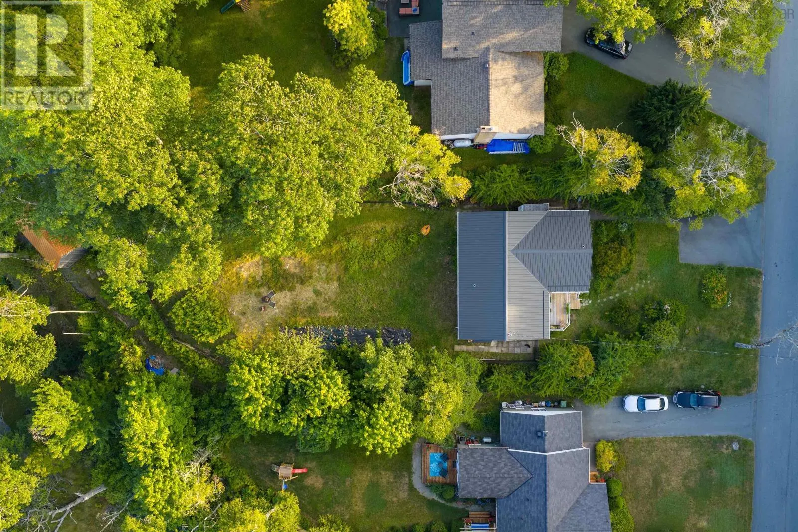 24 LODGE Drive