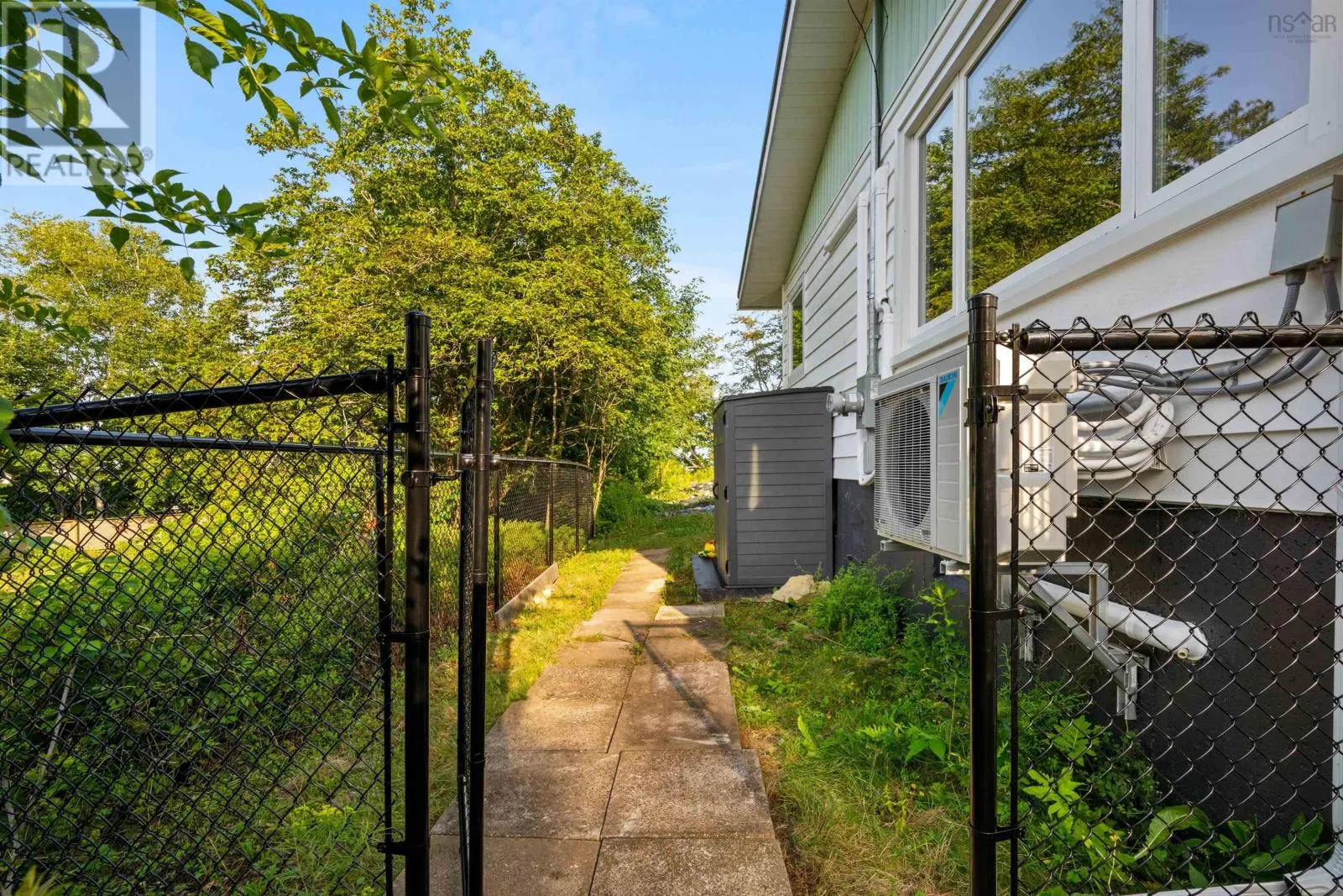 24 LODGE Drive