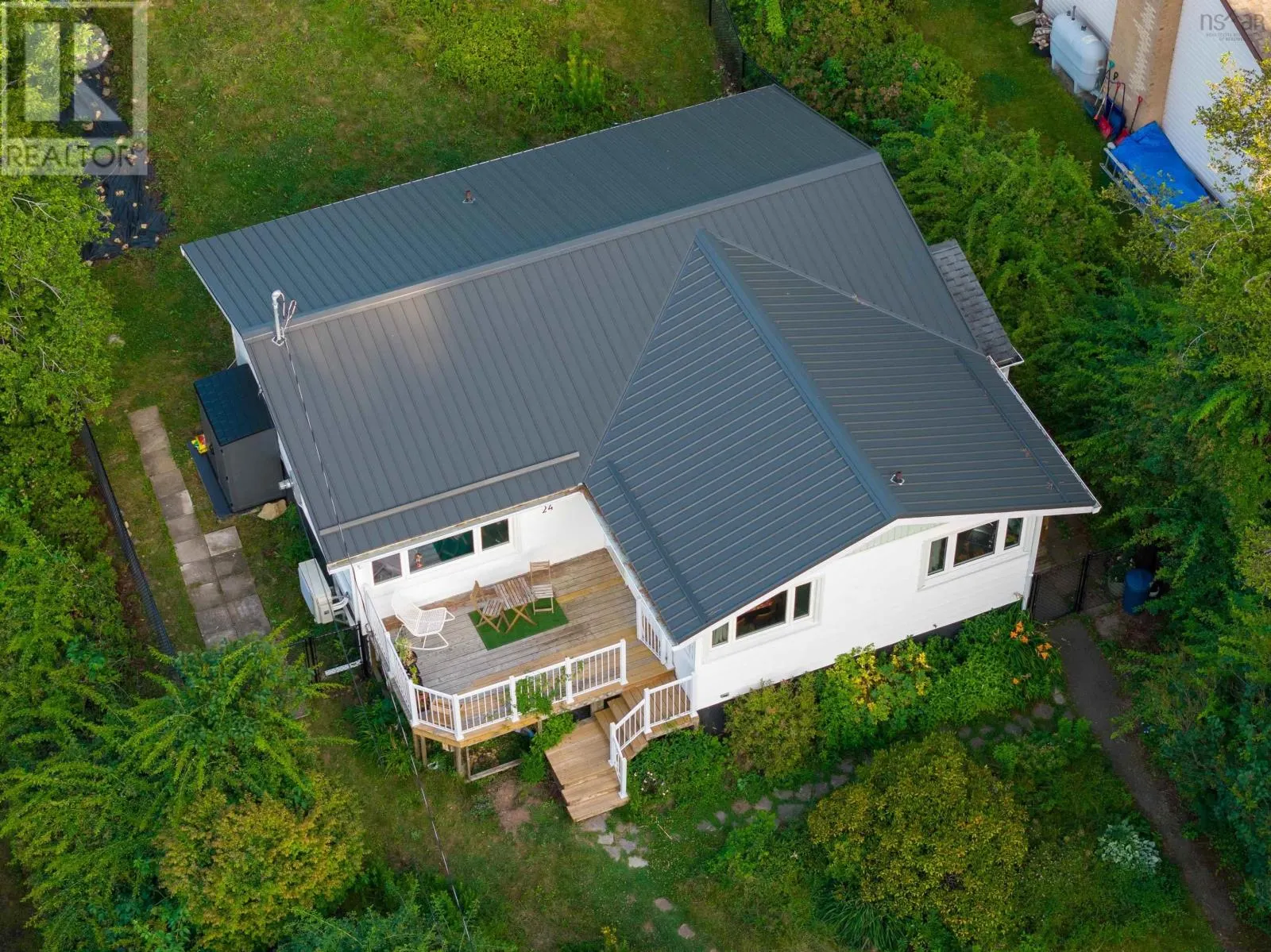 24 LODGE Drive