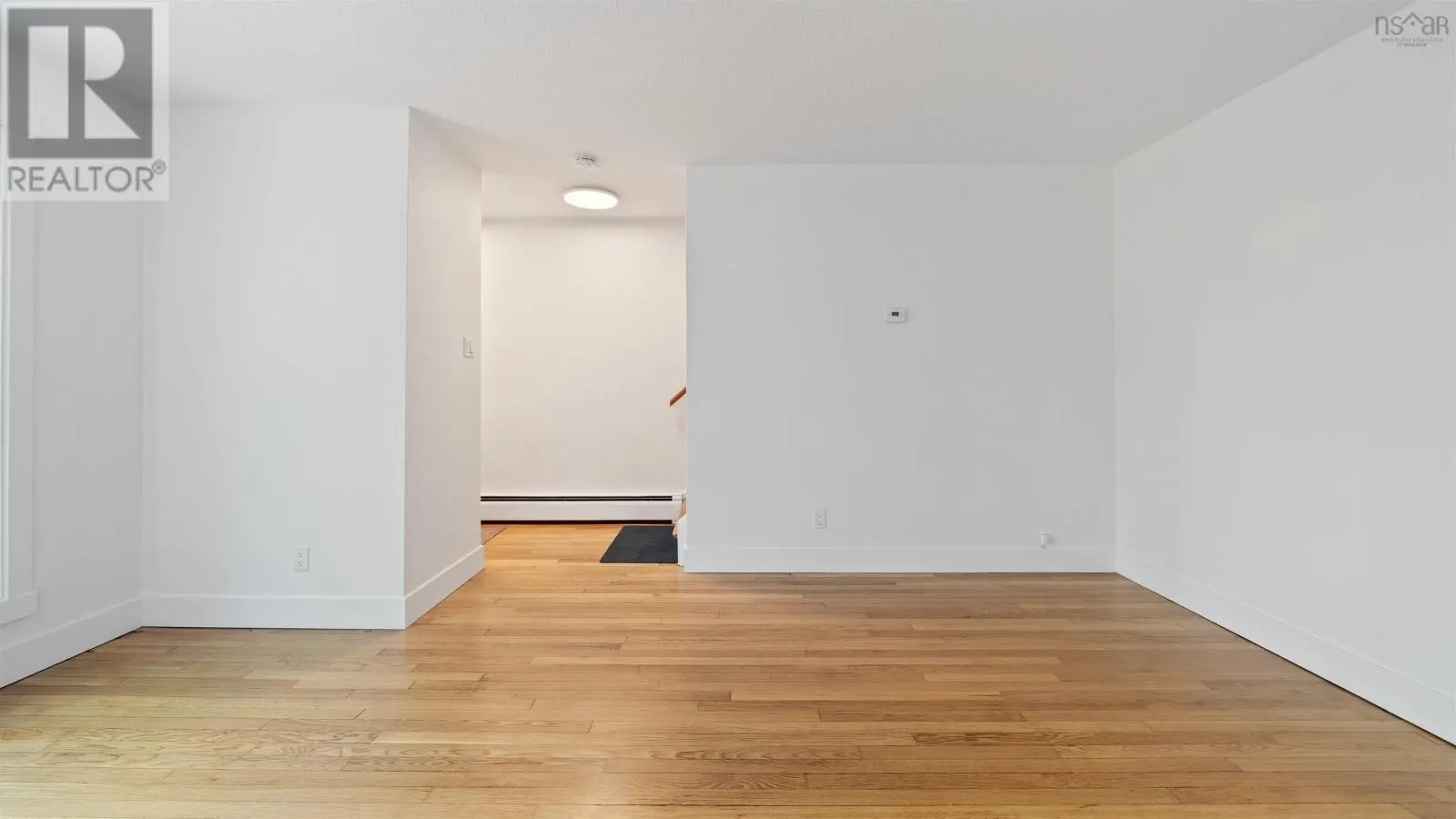 8/8A David Street