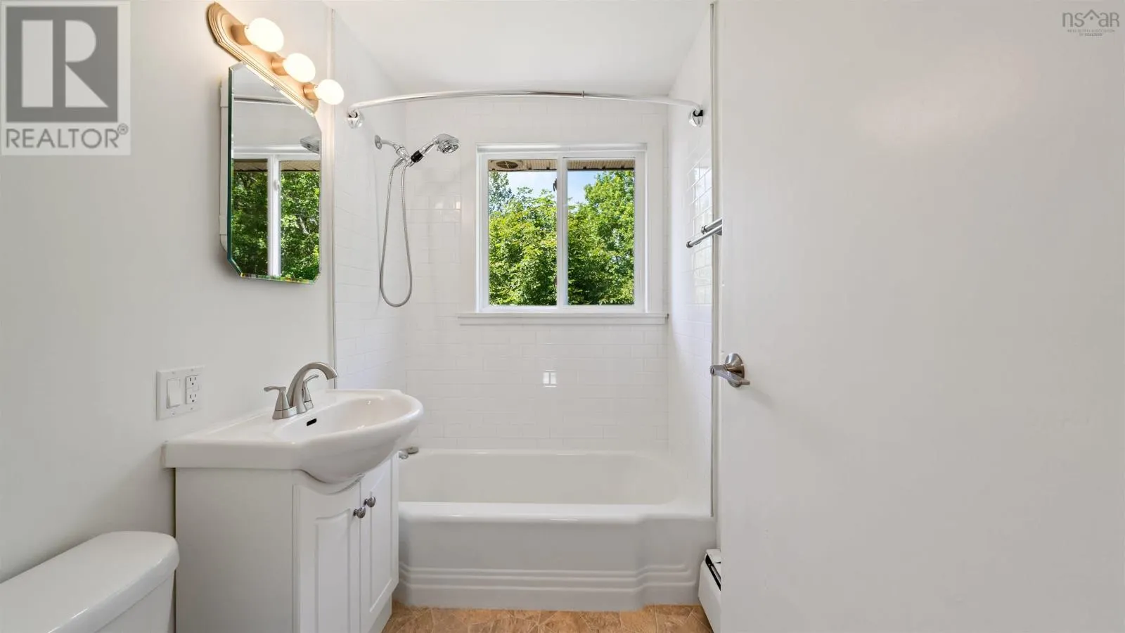 8/8A David Street