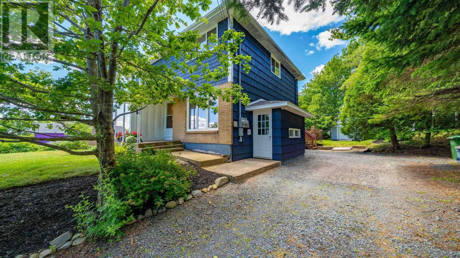 8/8A David Street
