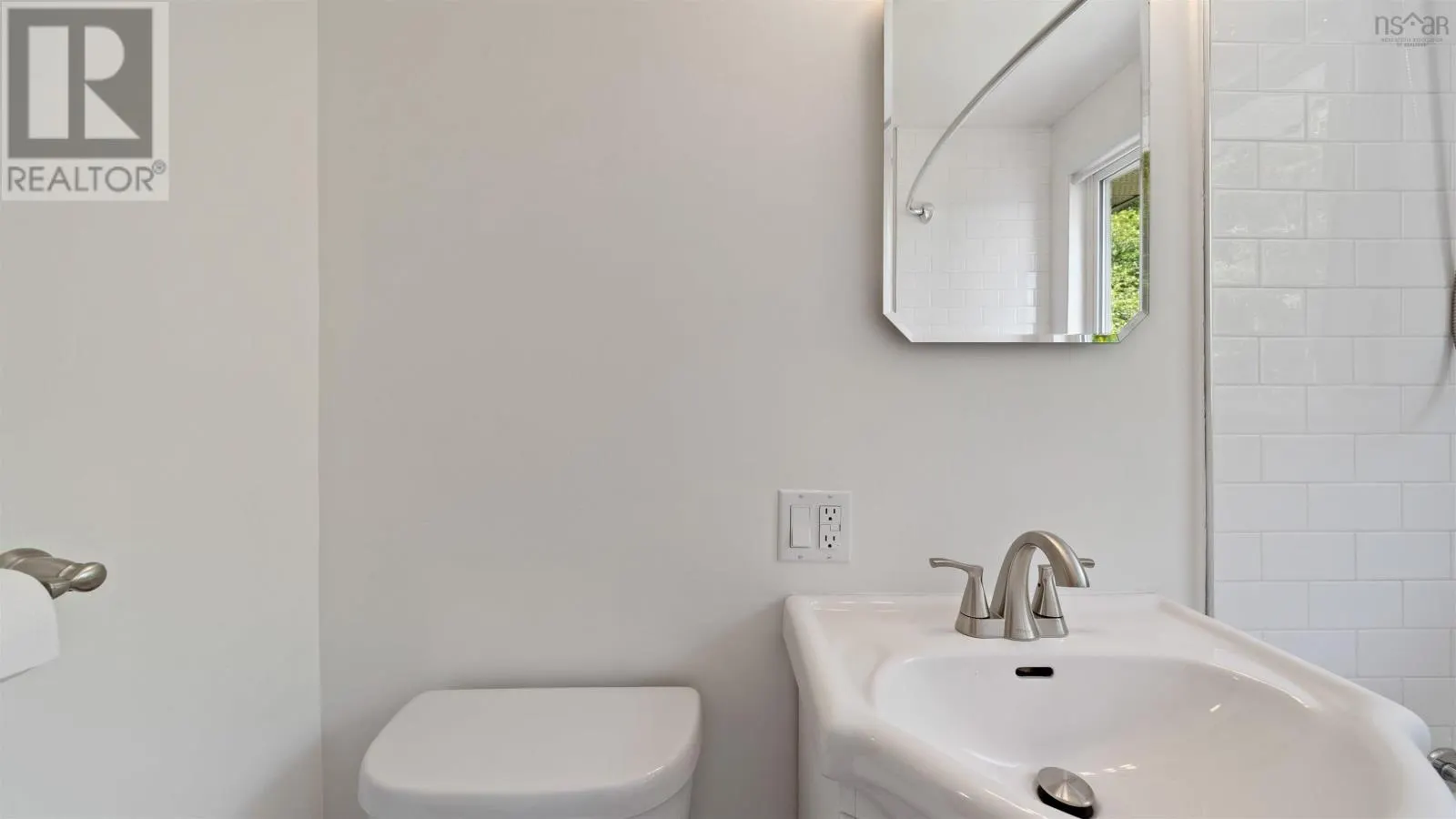 8/8A David Street