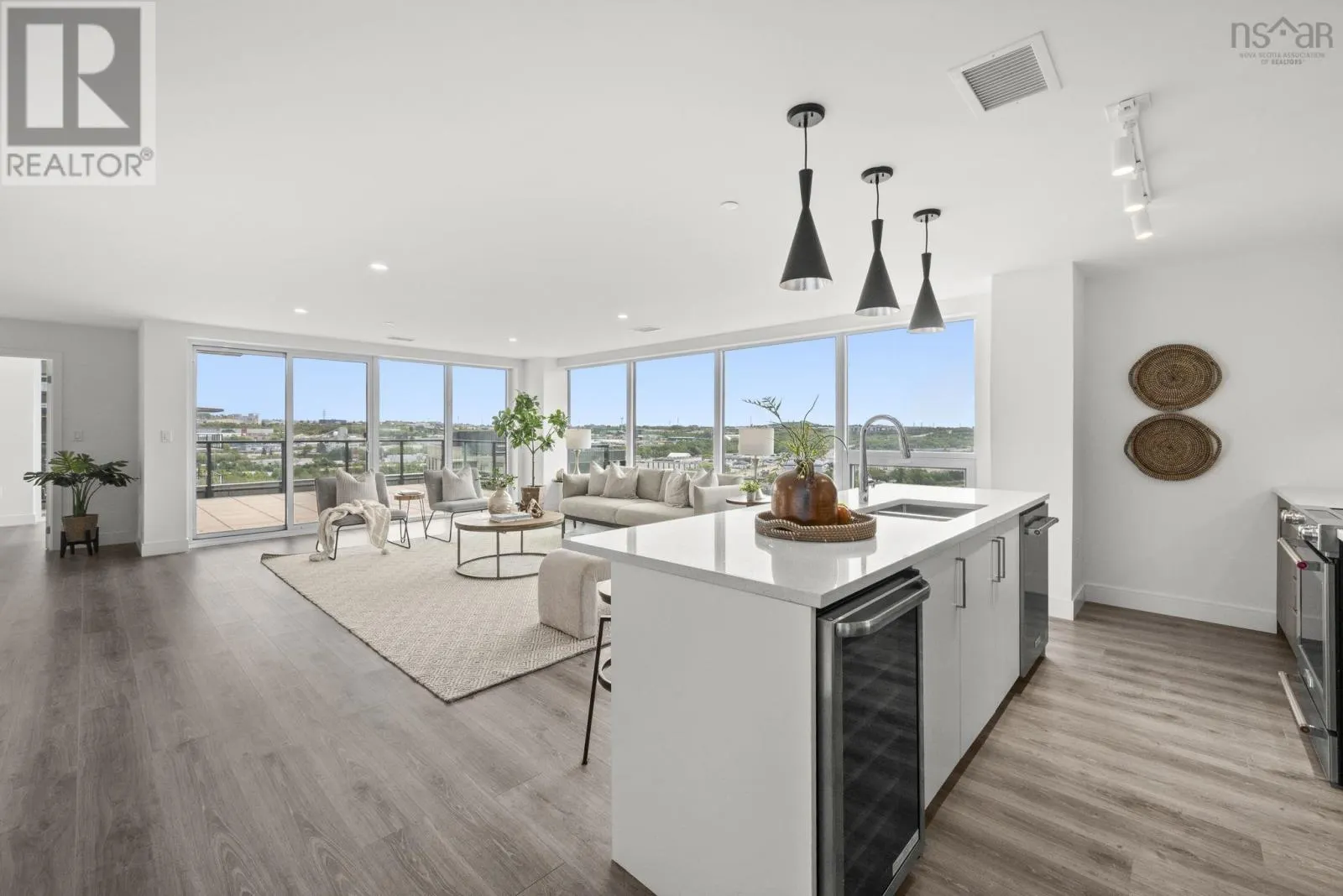 1704 72 Seapoint Road