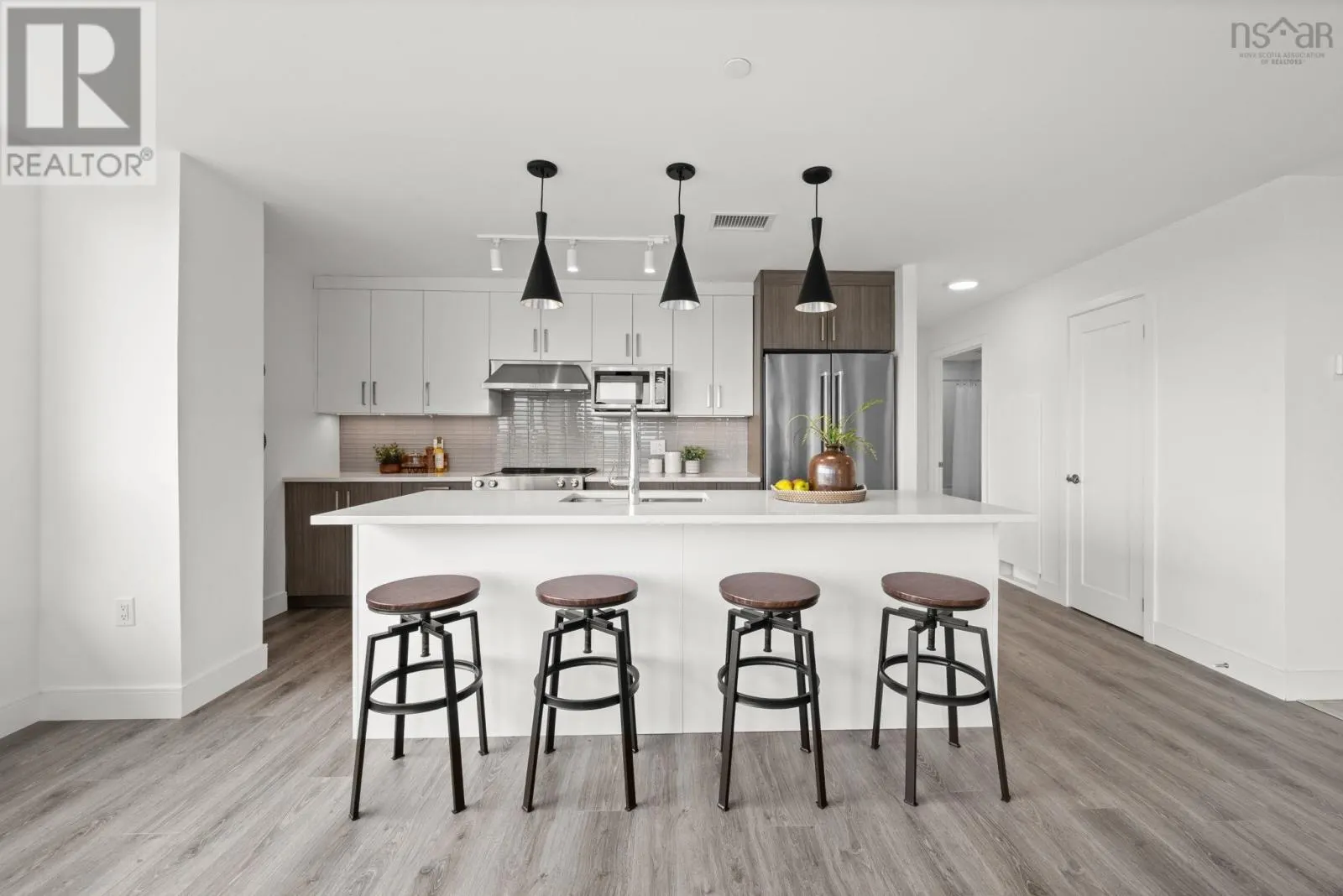 1704 72 Seapoint Road