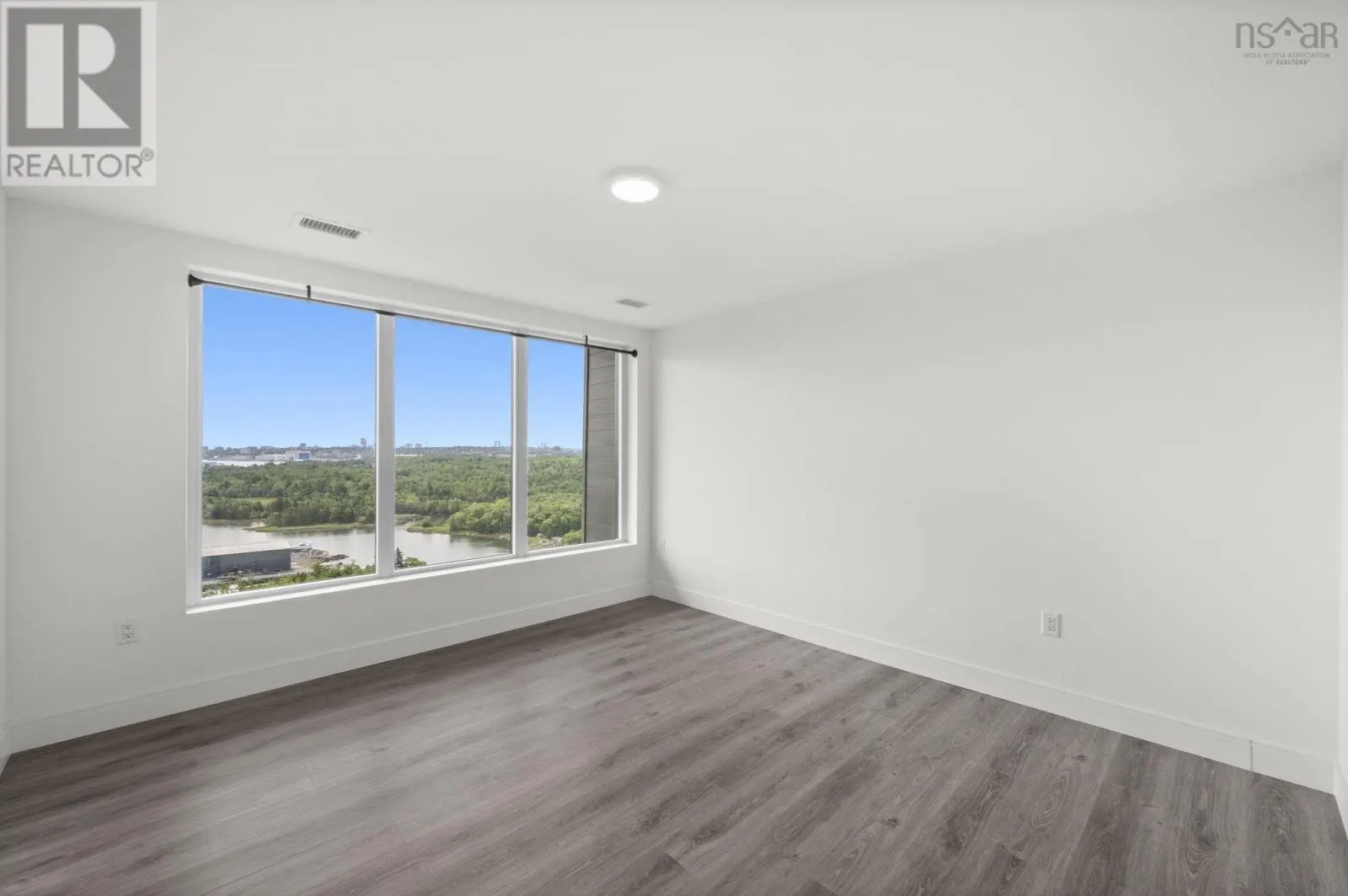 1704 72 Seapoint Road