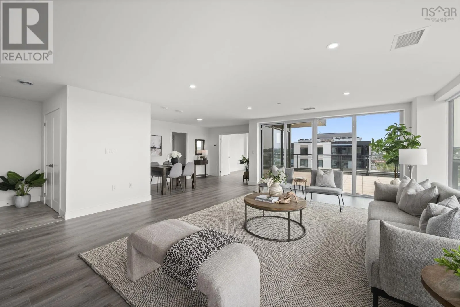 1704 72 Seapoint Road