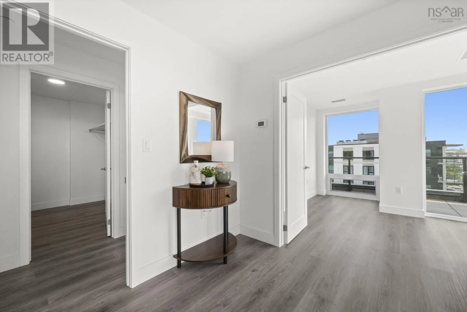 1704 72 Seapoint Road