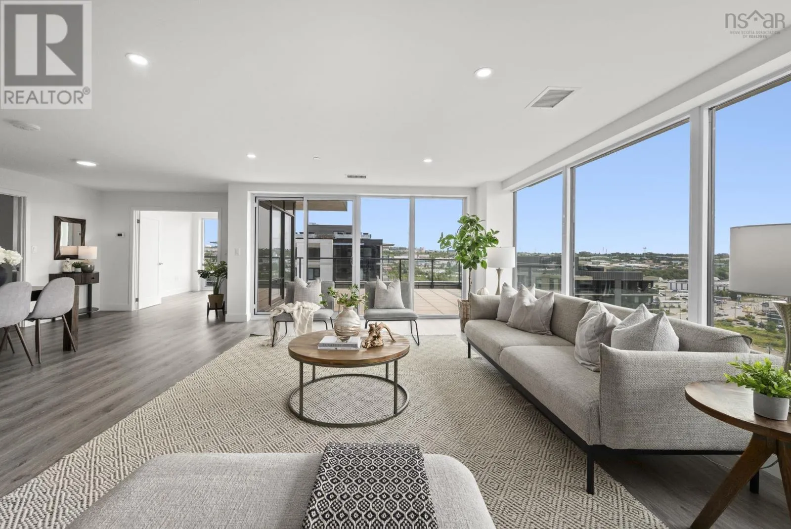 1704 72 Seapoint Road