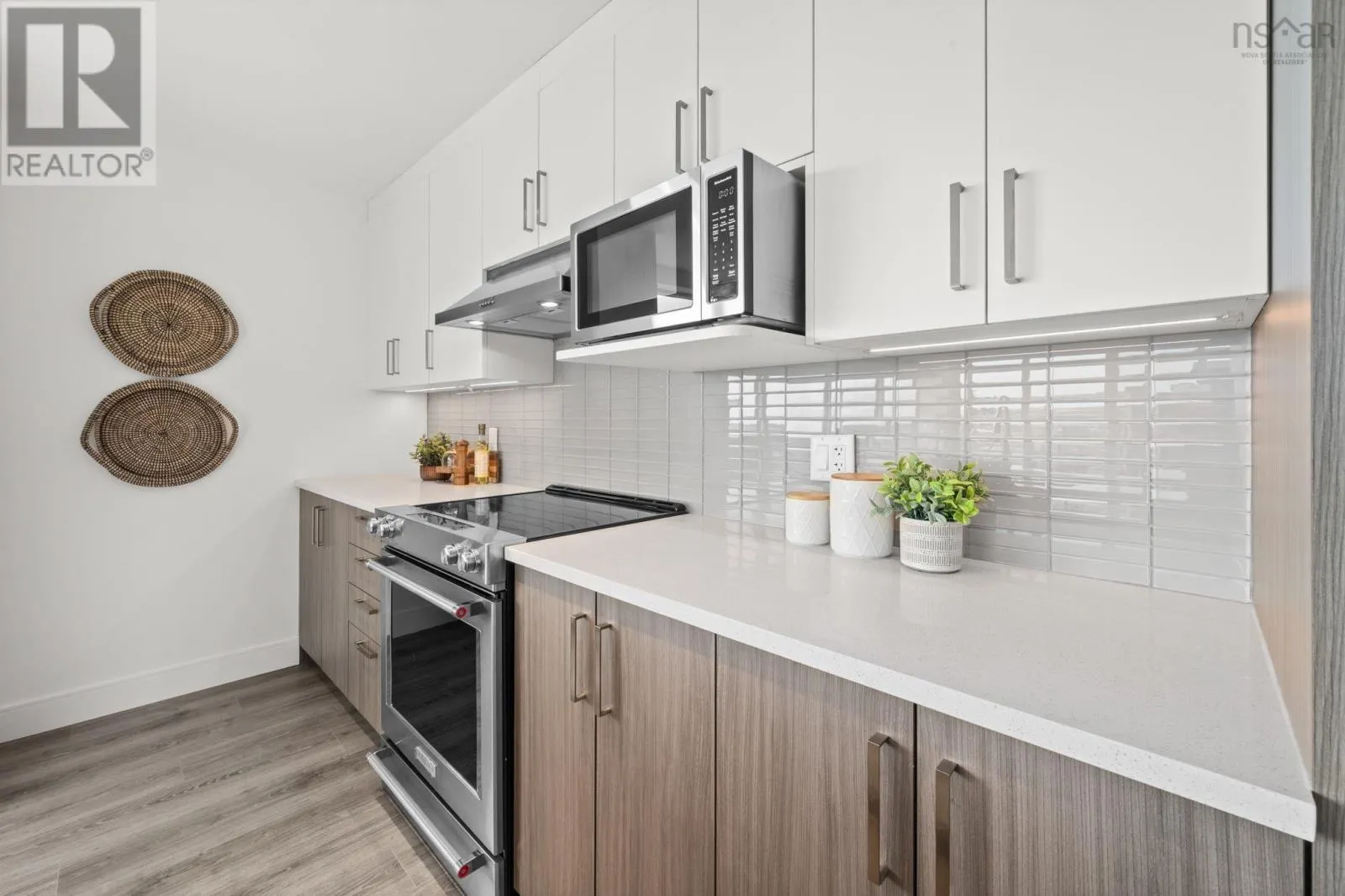 1704 72 Seapoint Road
