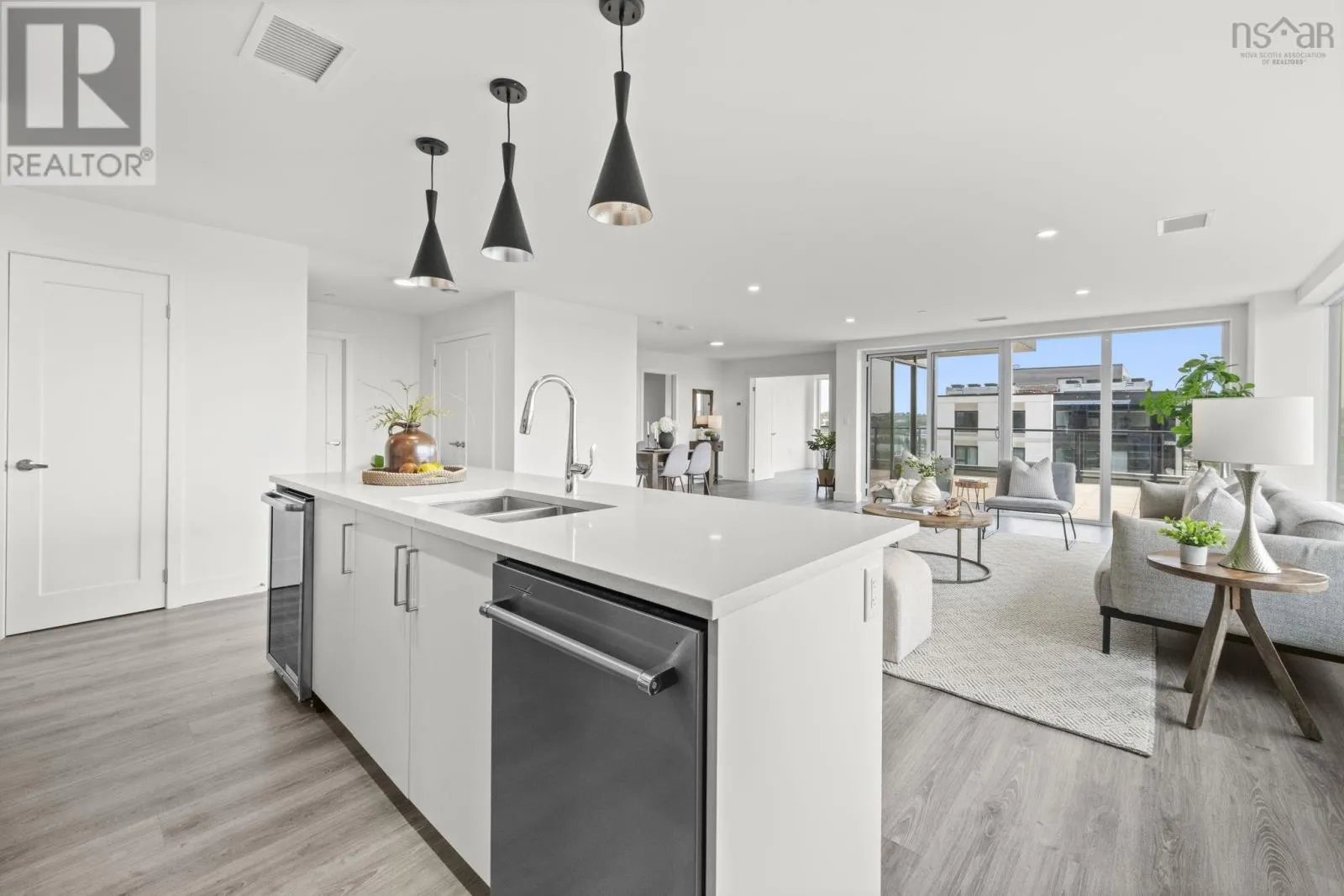 1704 72 Seapoint Road