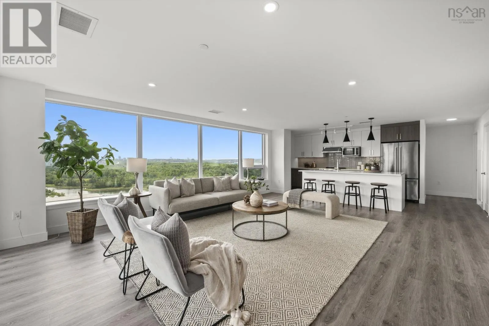 1704 72 Seapoint Road