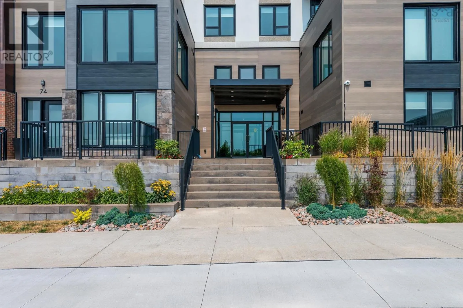 1704 72 Seapoint Road