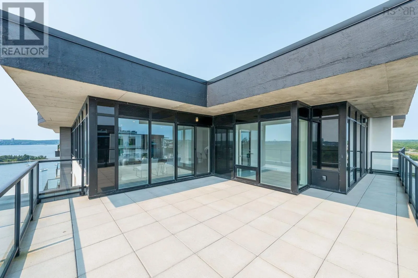 1704 72 Seapoint Road