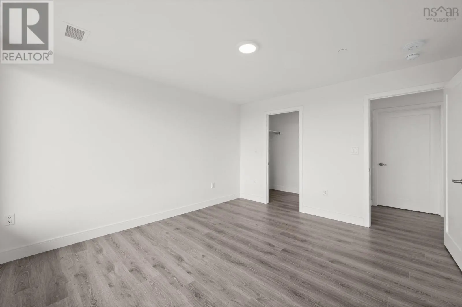 1704 72 Seapoint Road