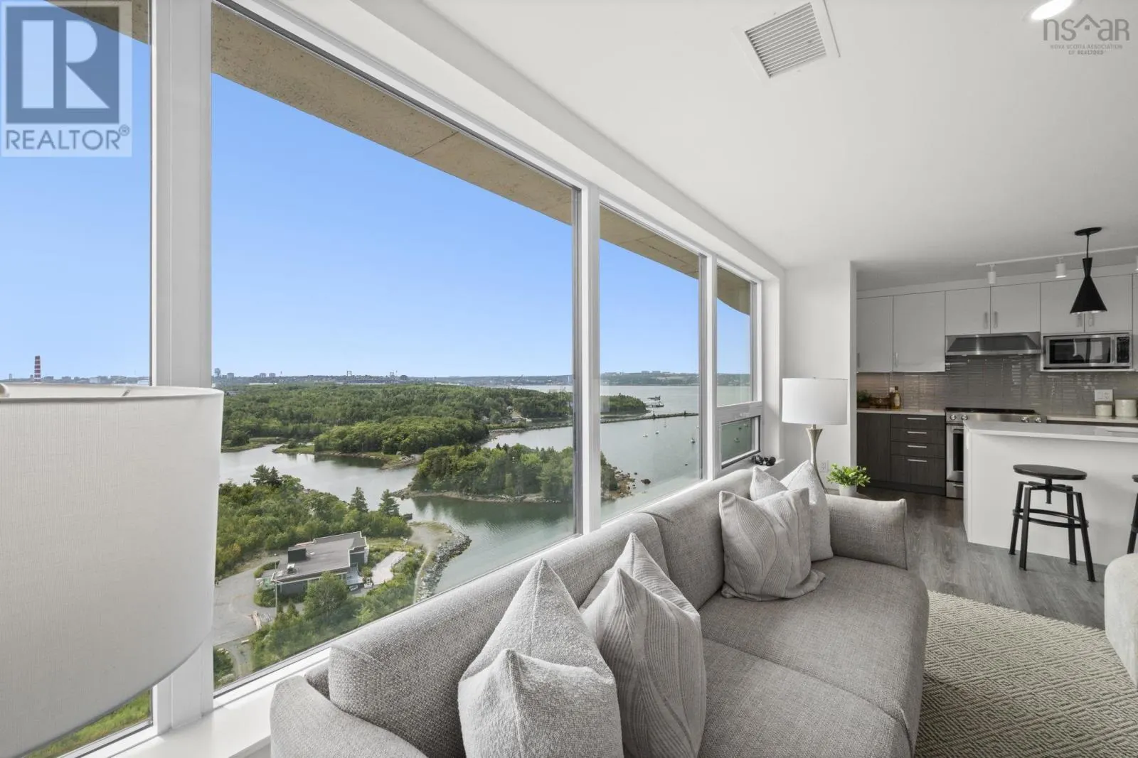 1704 72 Seapoint Road