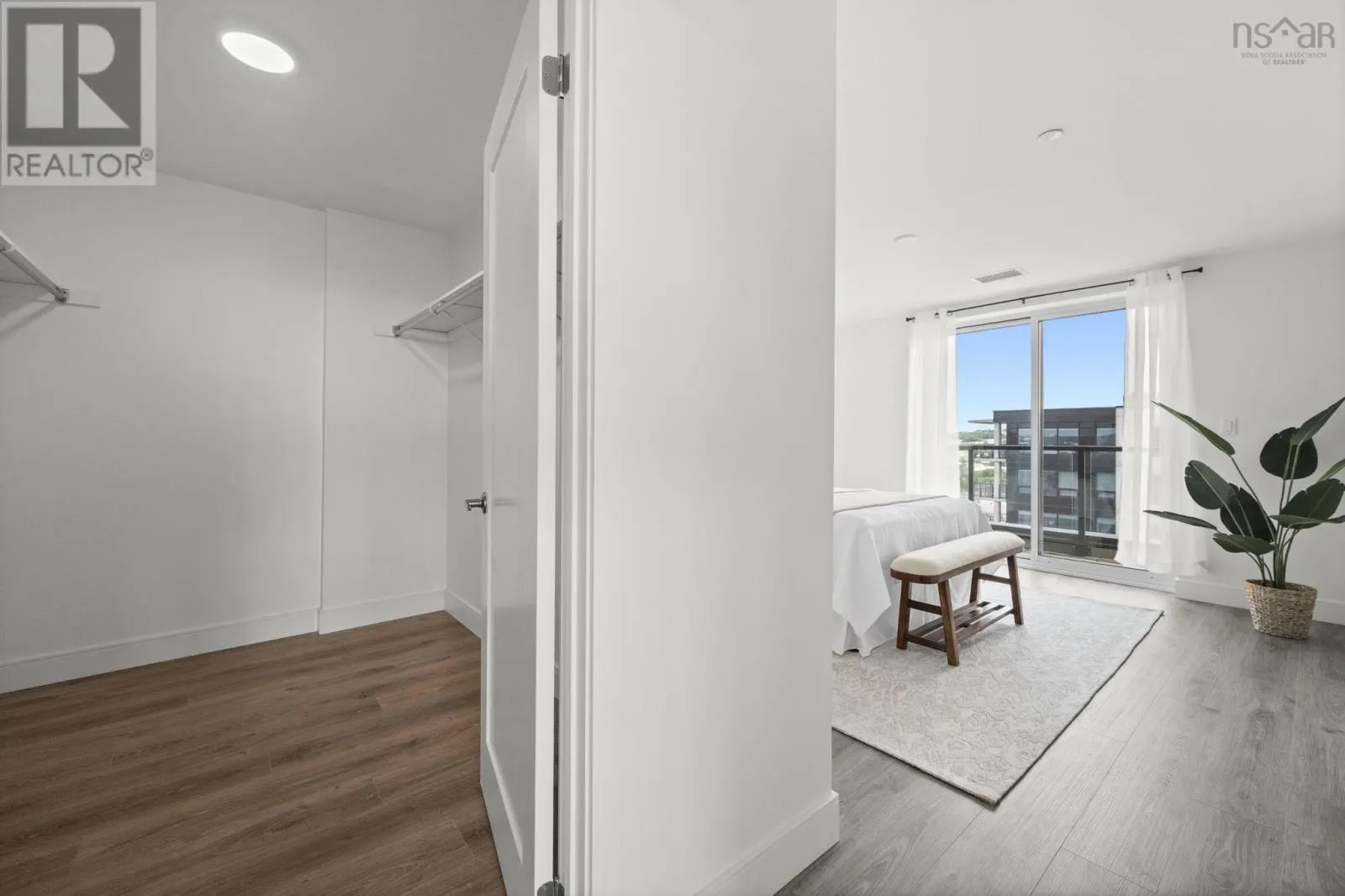 1704 72 Seapoint Road