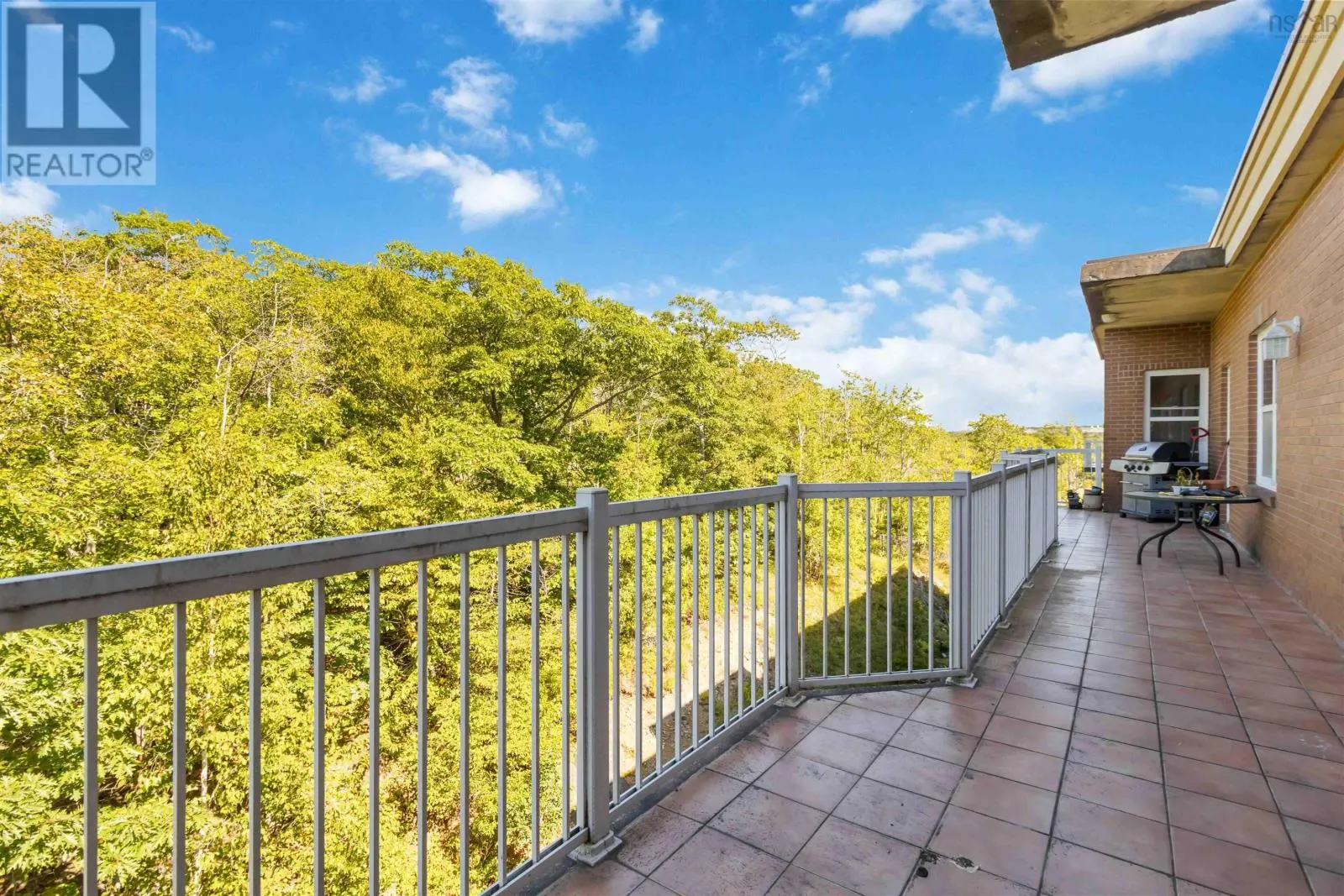 413 767 Parkland Drive