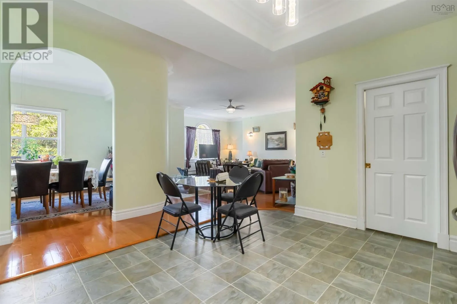 413 767 Parkland Drive