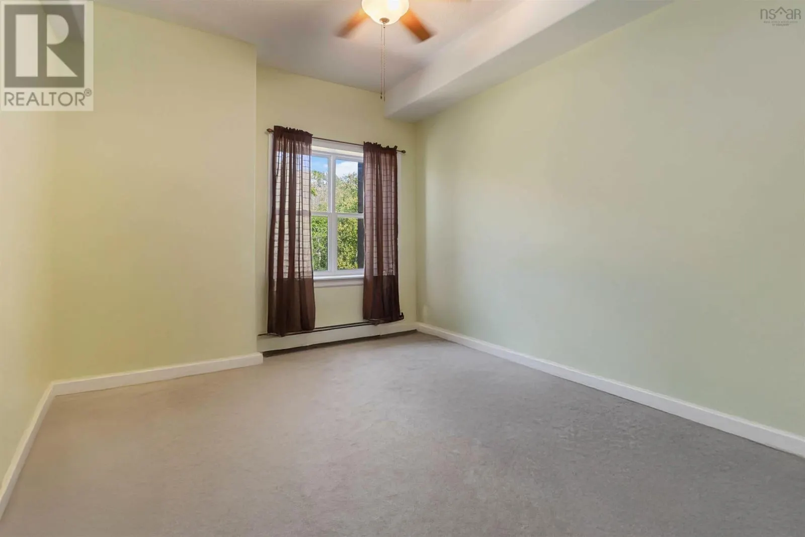 413 767 Parkland Drive