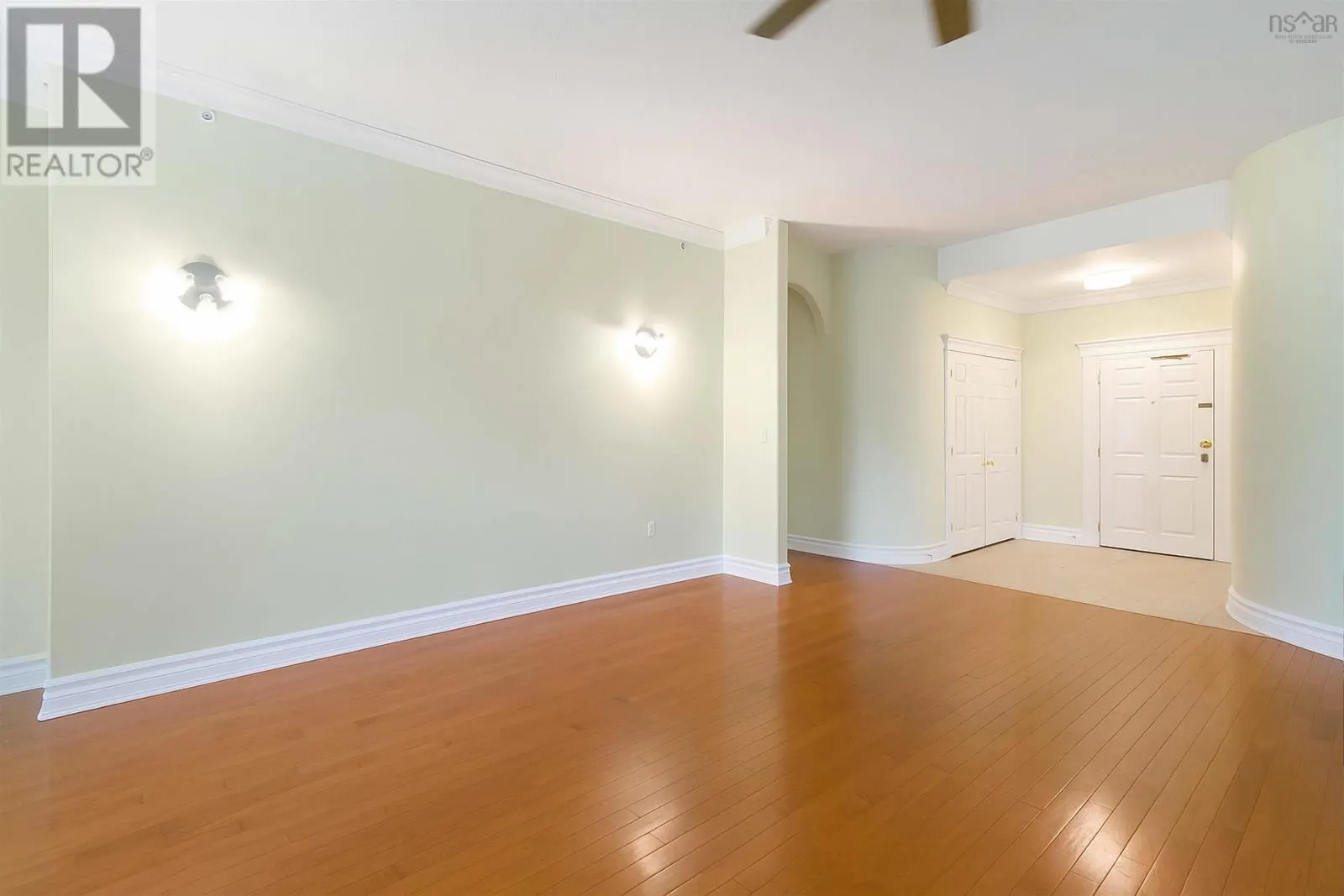 413 767 Parkland Drive