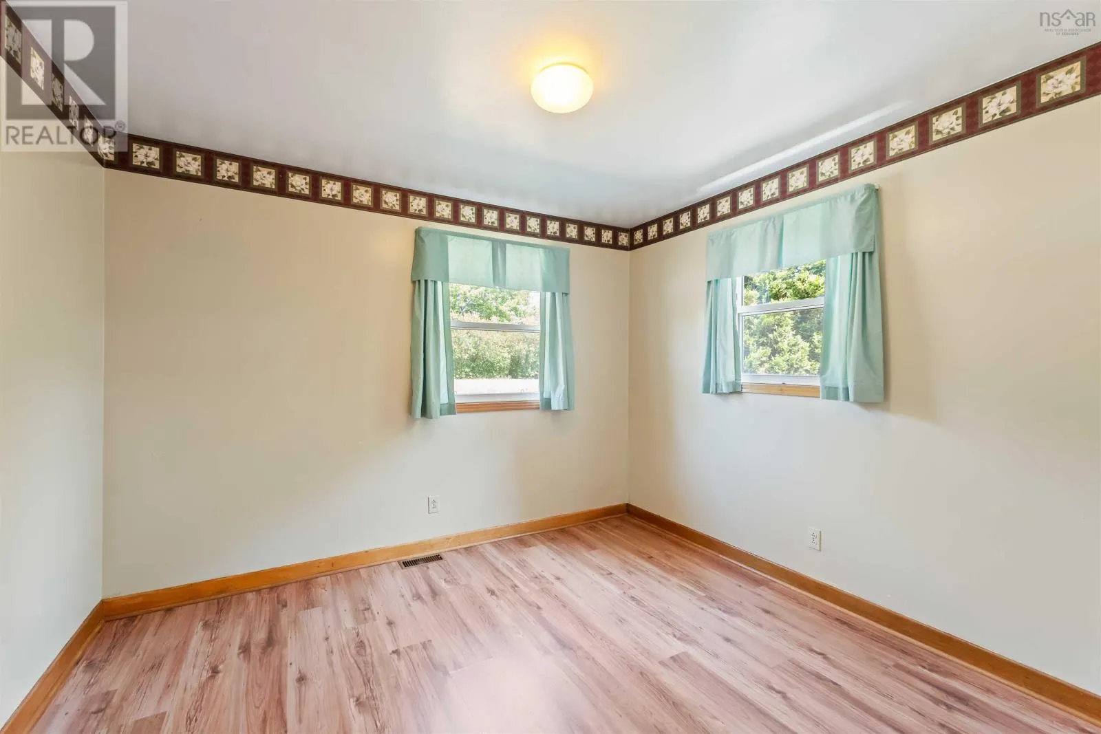 142 Old Halifax Road W