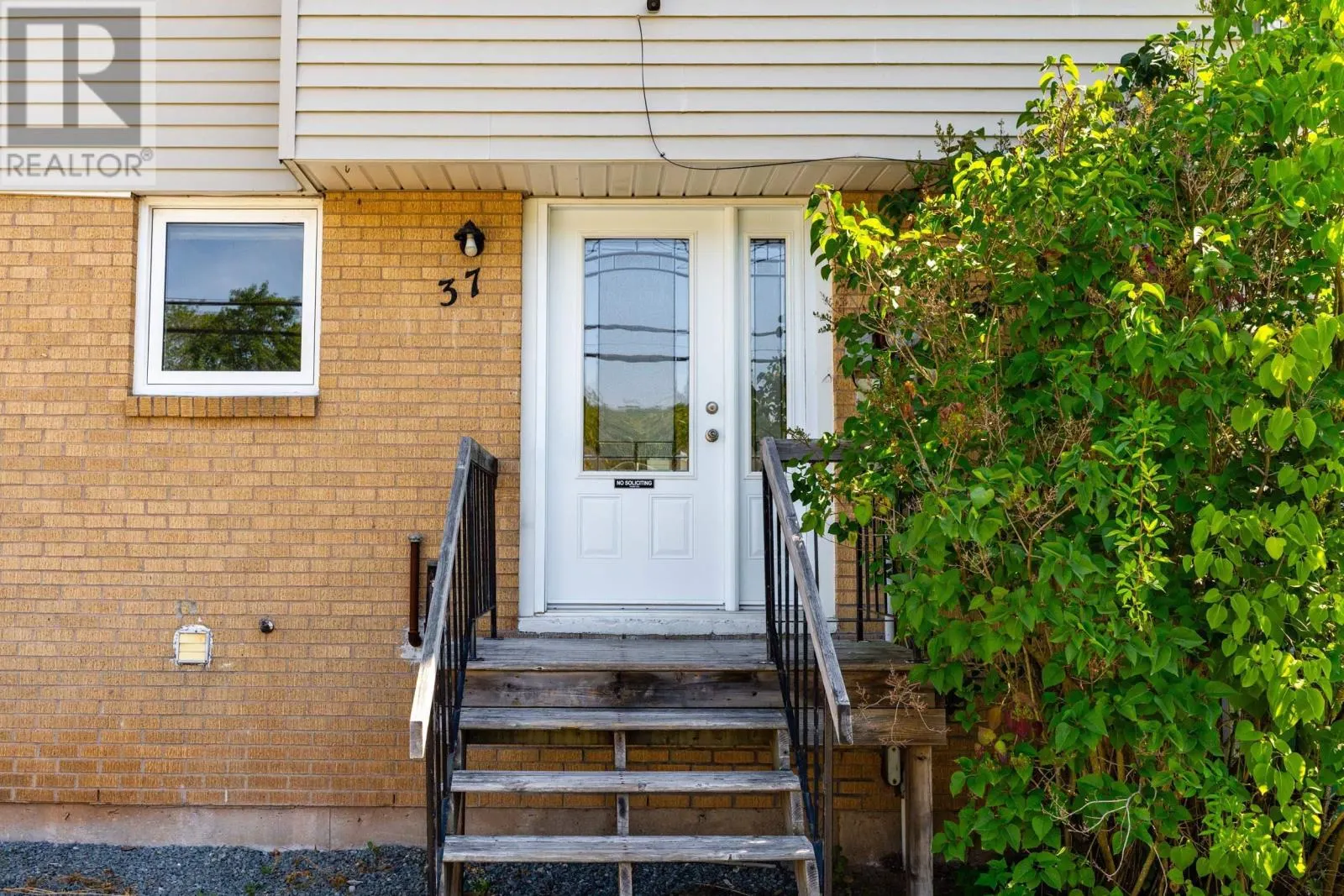 37 Circassion Drive