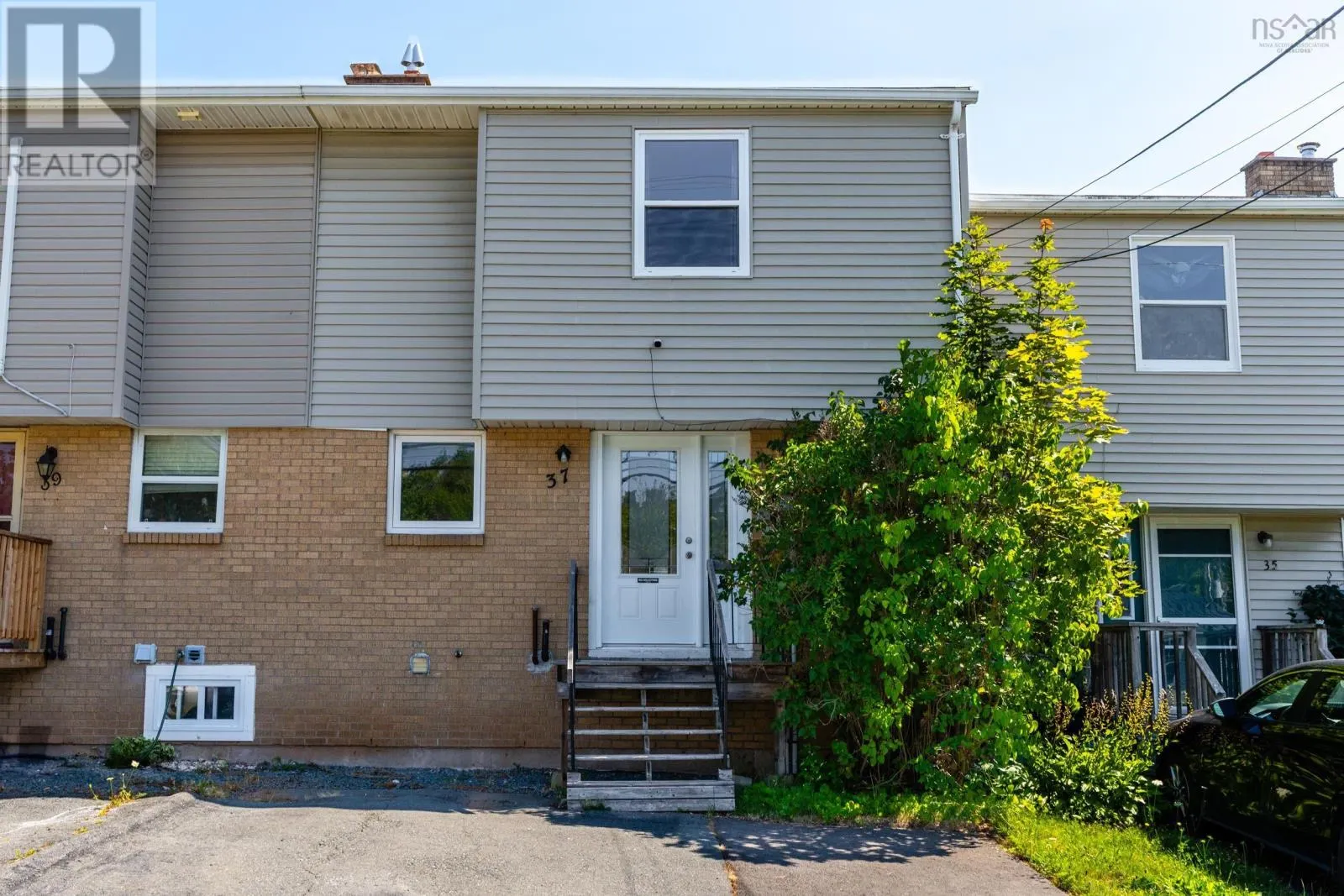 37 Circassion Drive