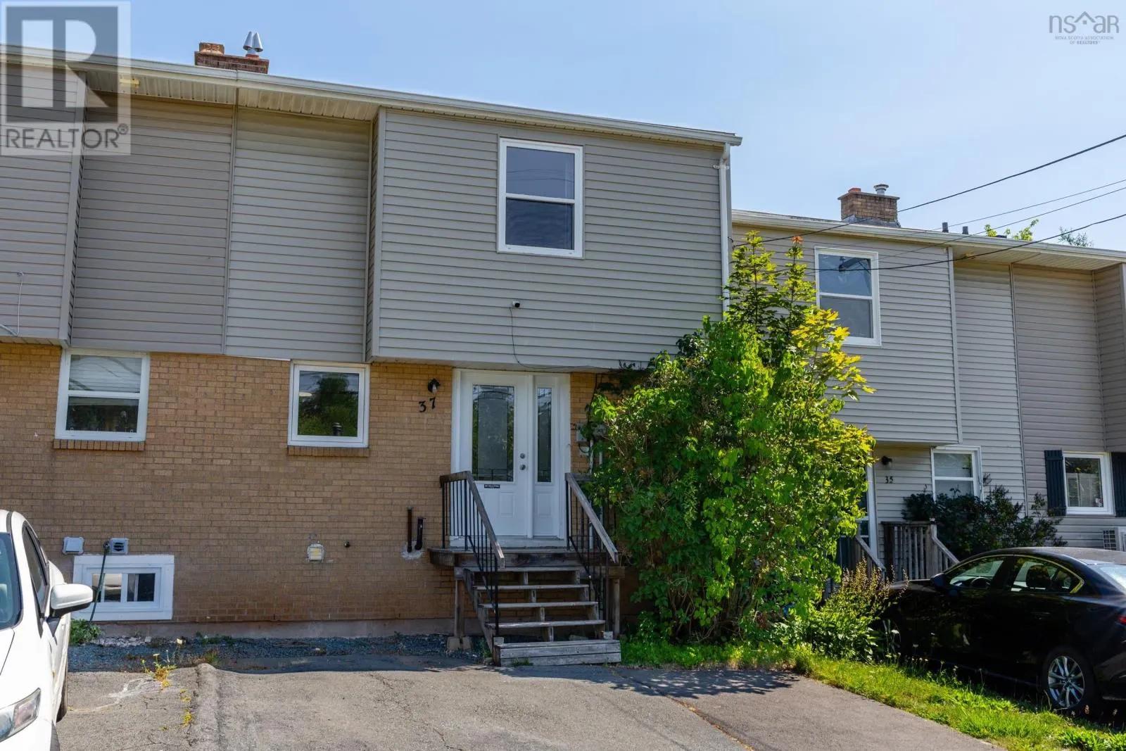 37 Circassion Drive